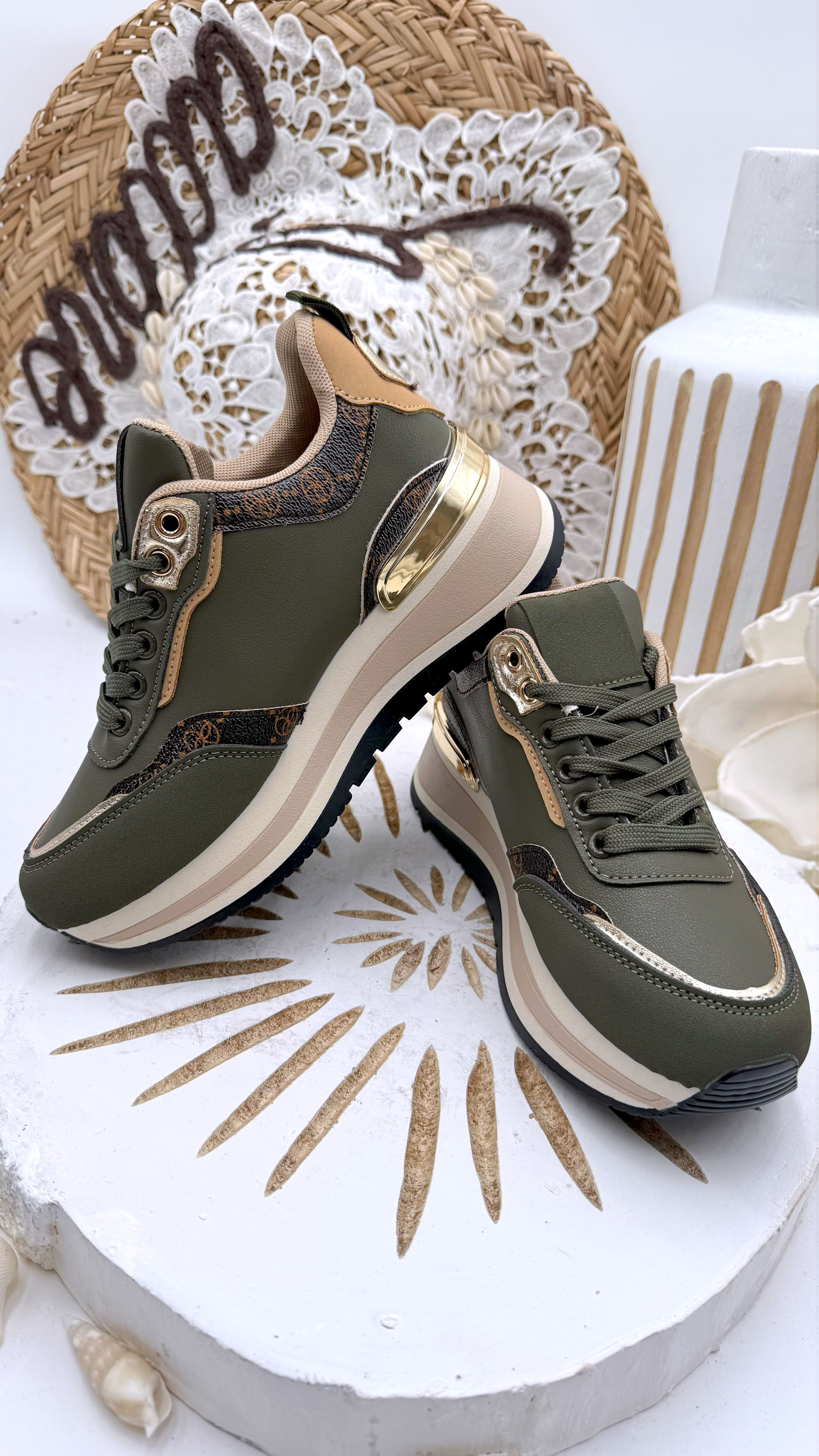 Sneaker Luxe Badge *Khaki* - Power of Princess
