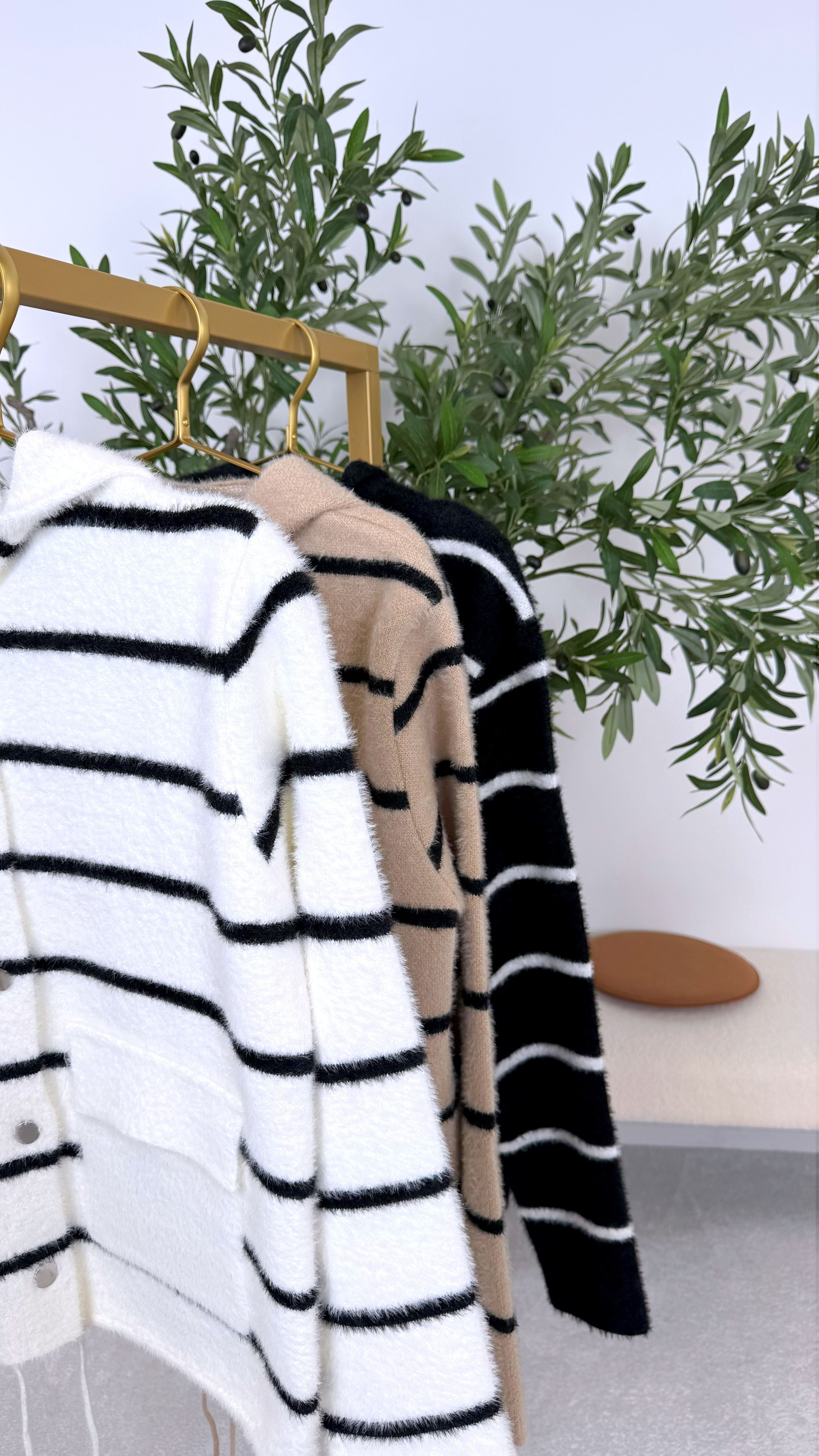 Strickjacke Velvet Stripes *Weiß* - Power of Princess