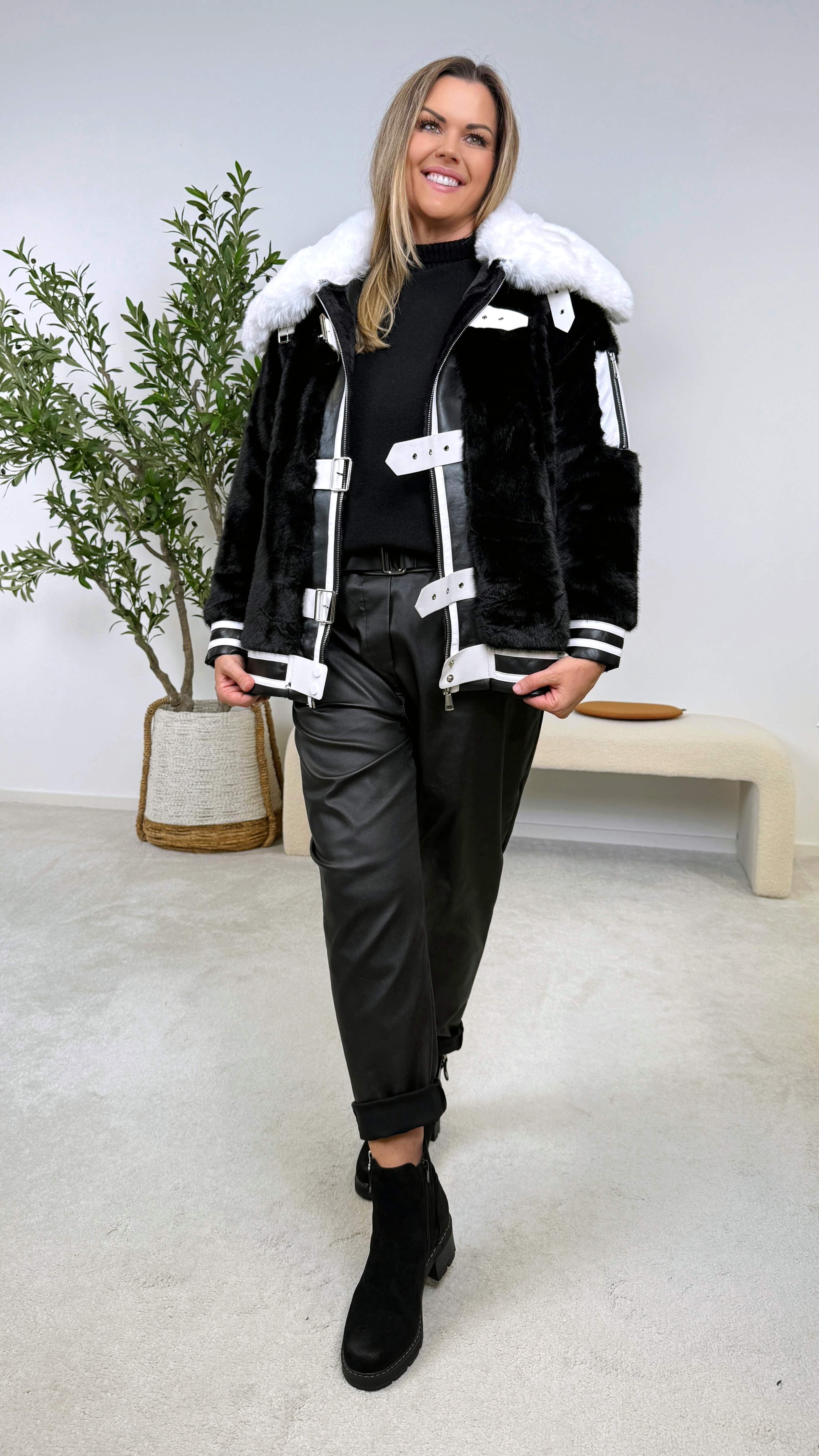 Jacke Frosty Charm *Schwarz* - Power of Princess