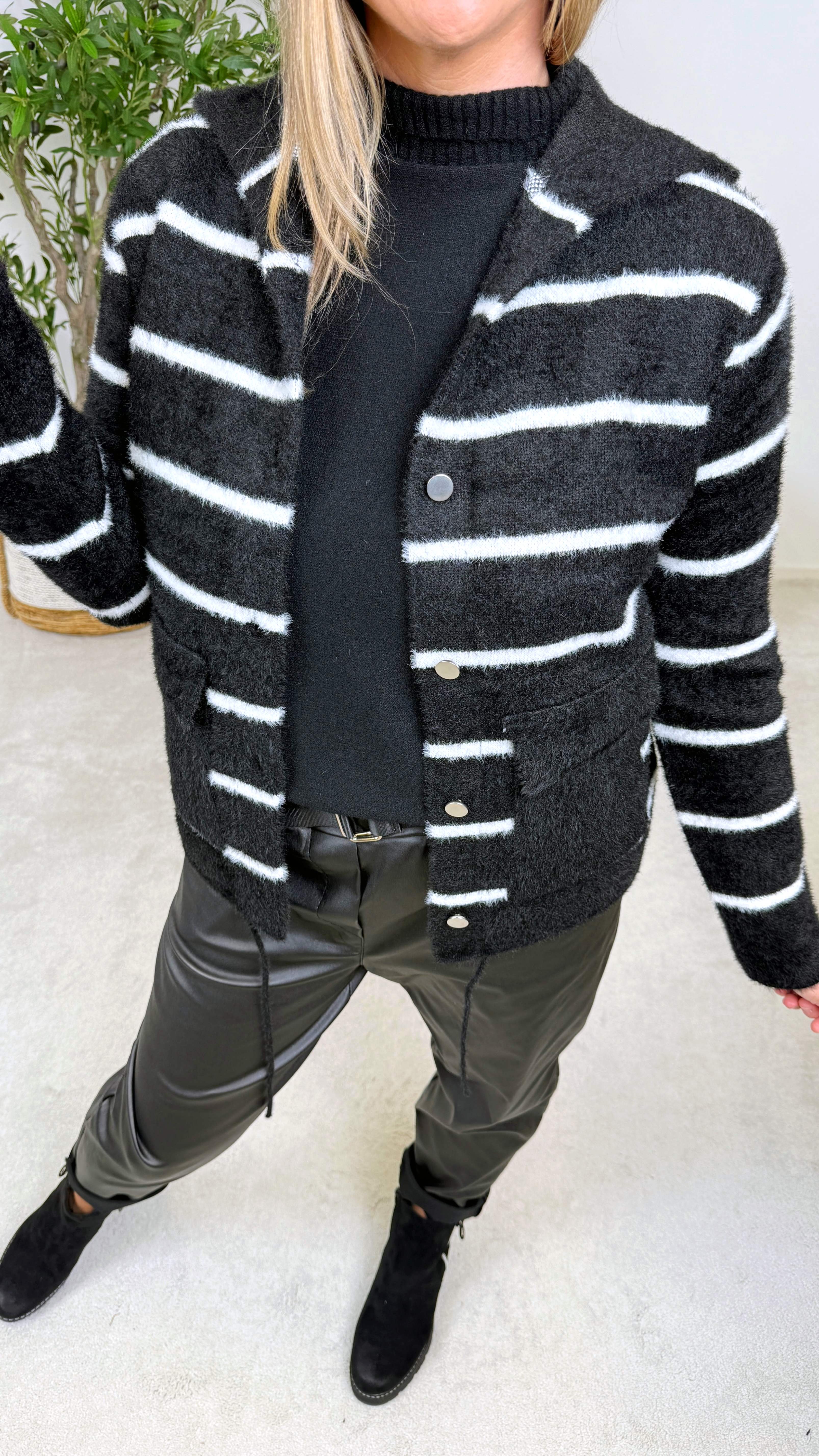 Strickjacke Velvet Stripes *Schwarz*