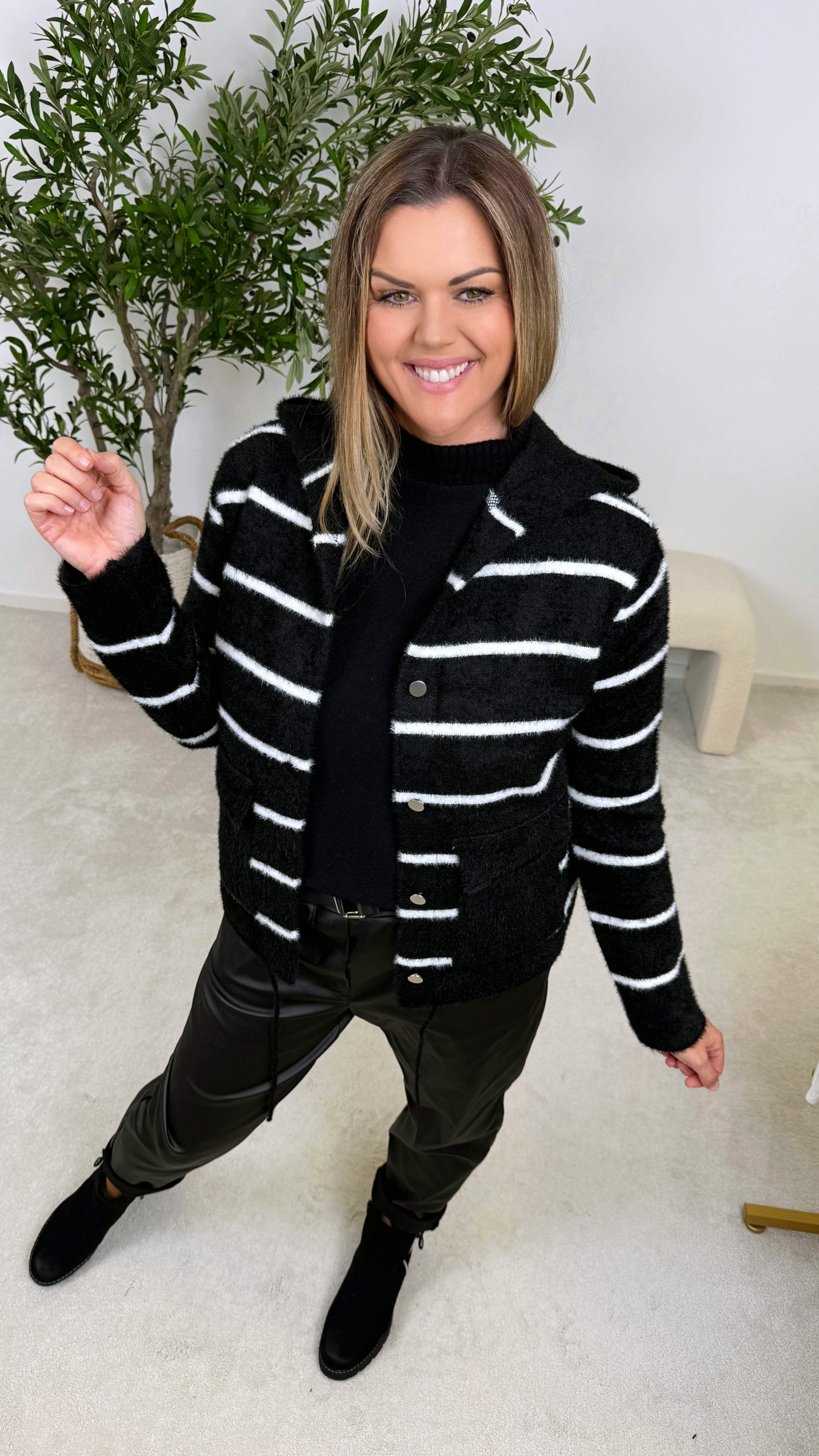 Strickjacke Velvet Stripes *Schwarz*