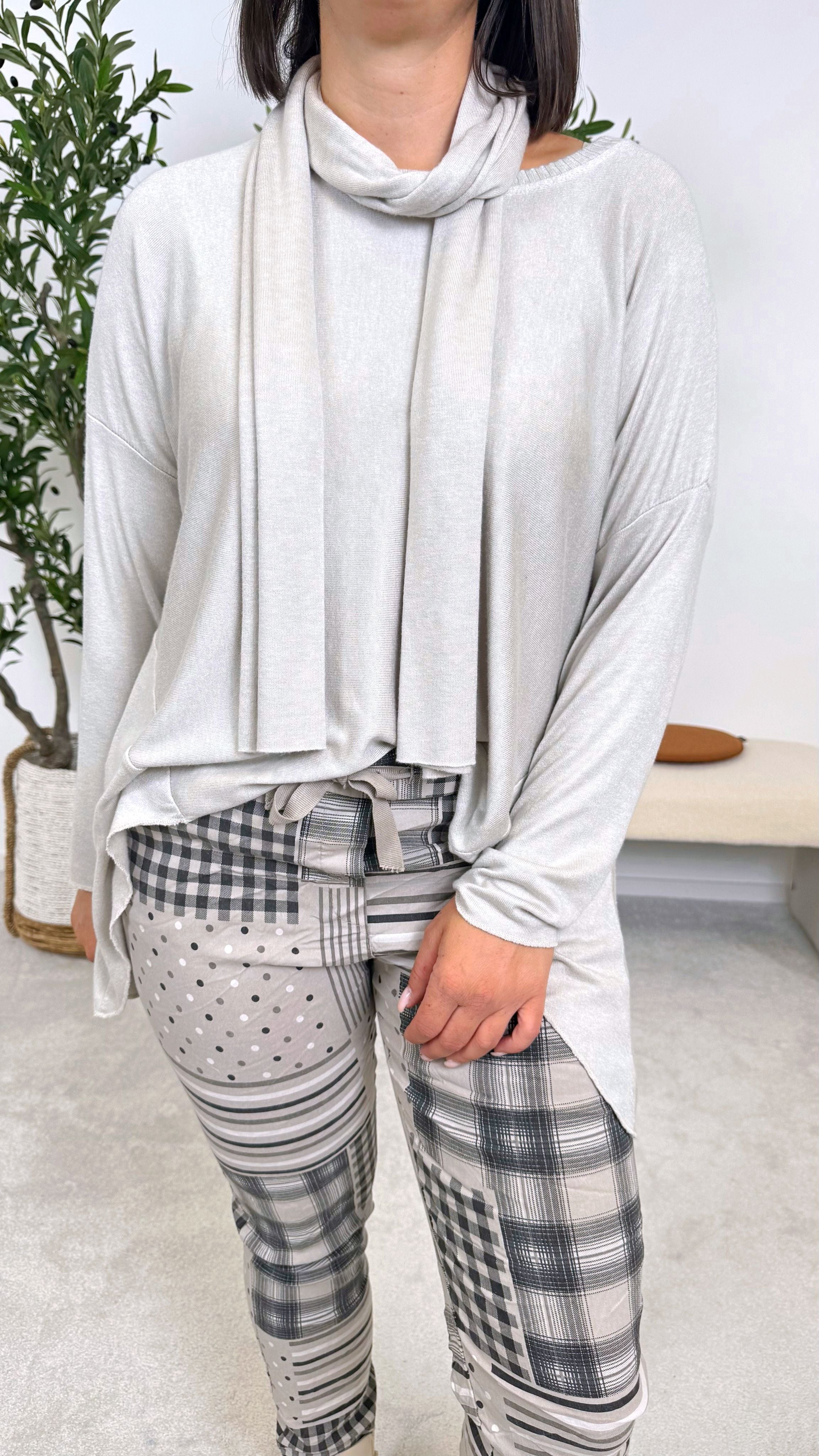 Langarmshirt Classic with Scarf (7 Farben)