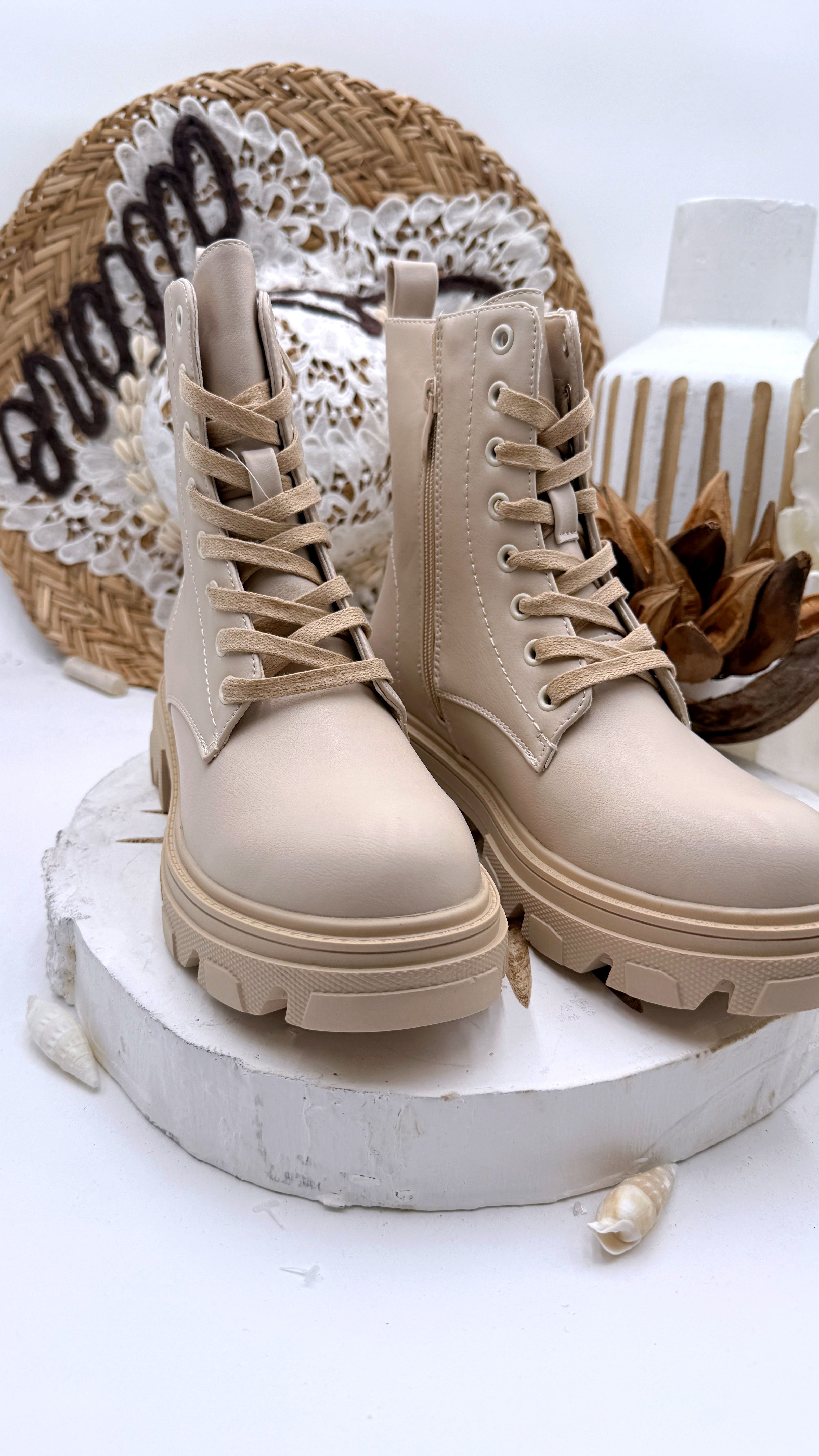 Boots Classic Life *Beige*