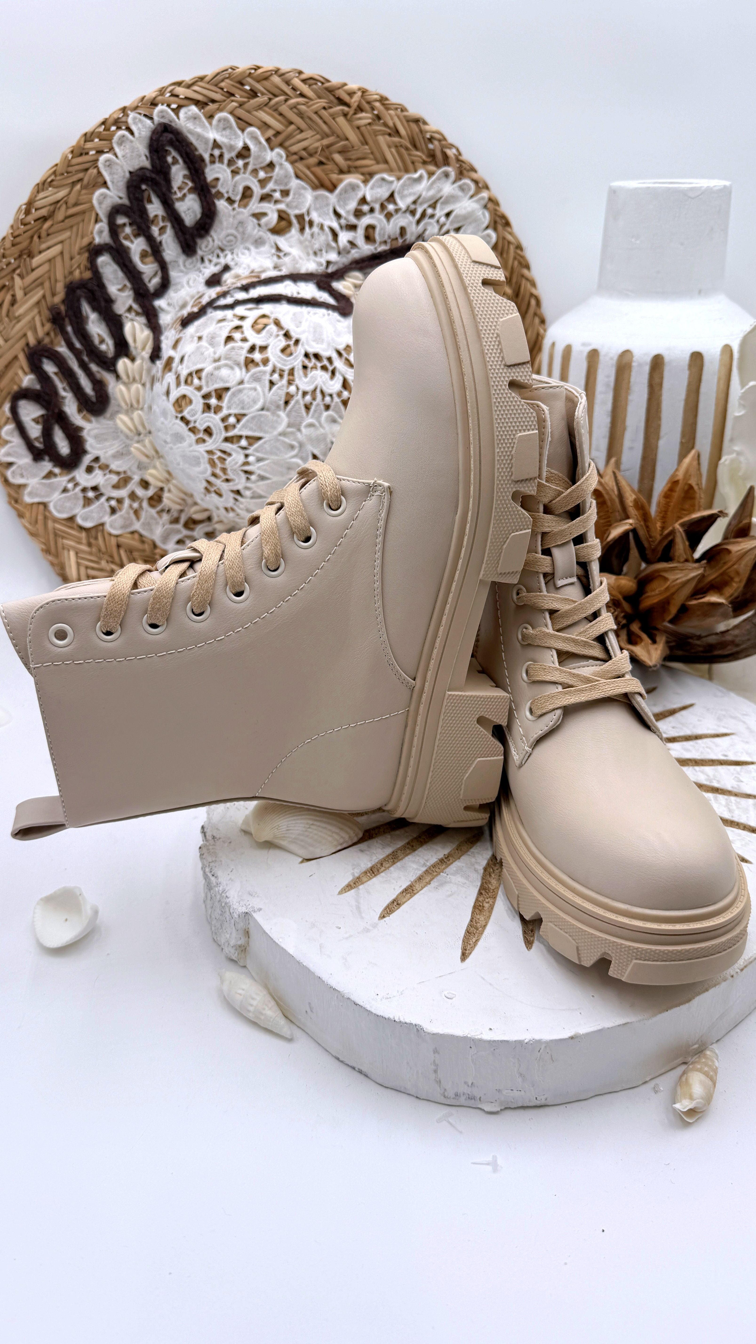 Boots Classic Life *Beige*