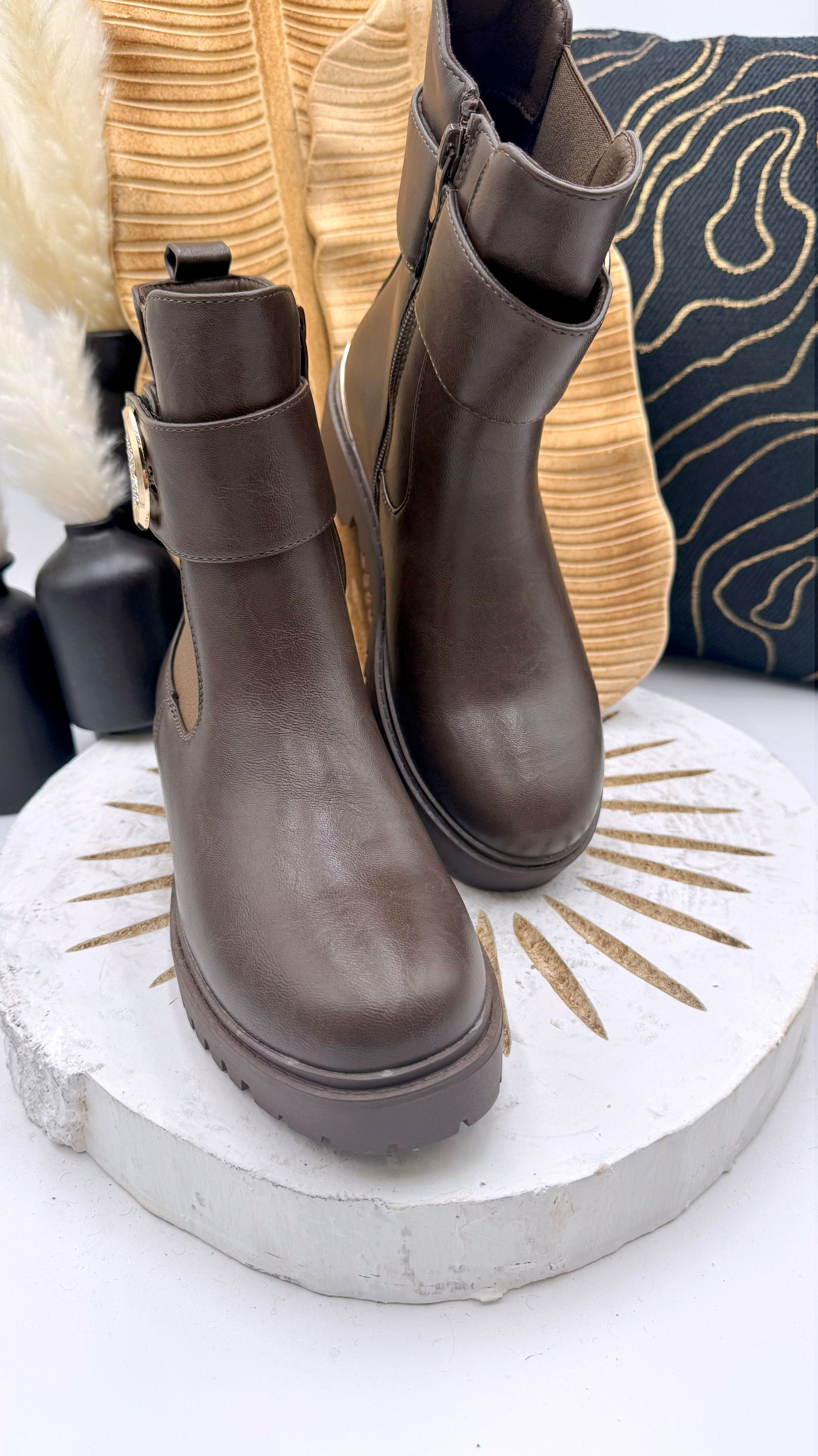 Boots Crisp Step *Schoko* - Power of Princess