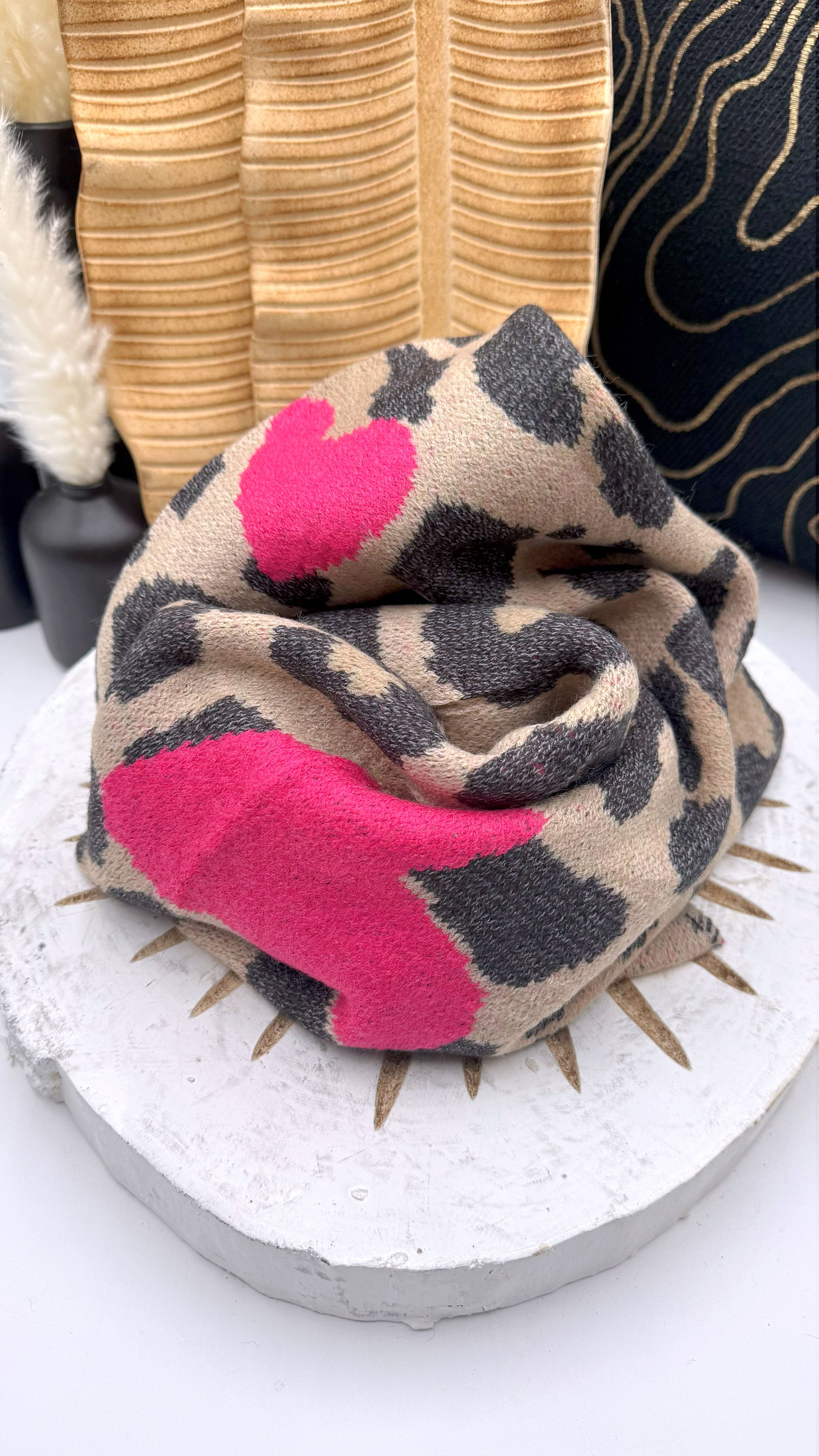 Dreieckschal Leo with Pink Heart *Schwarz*