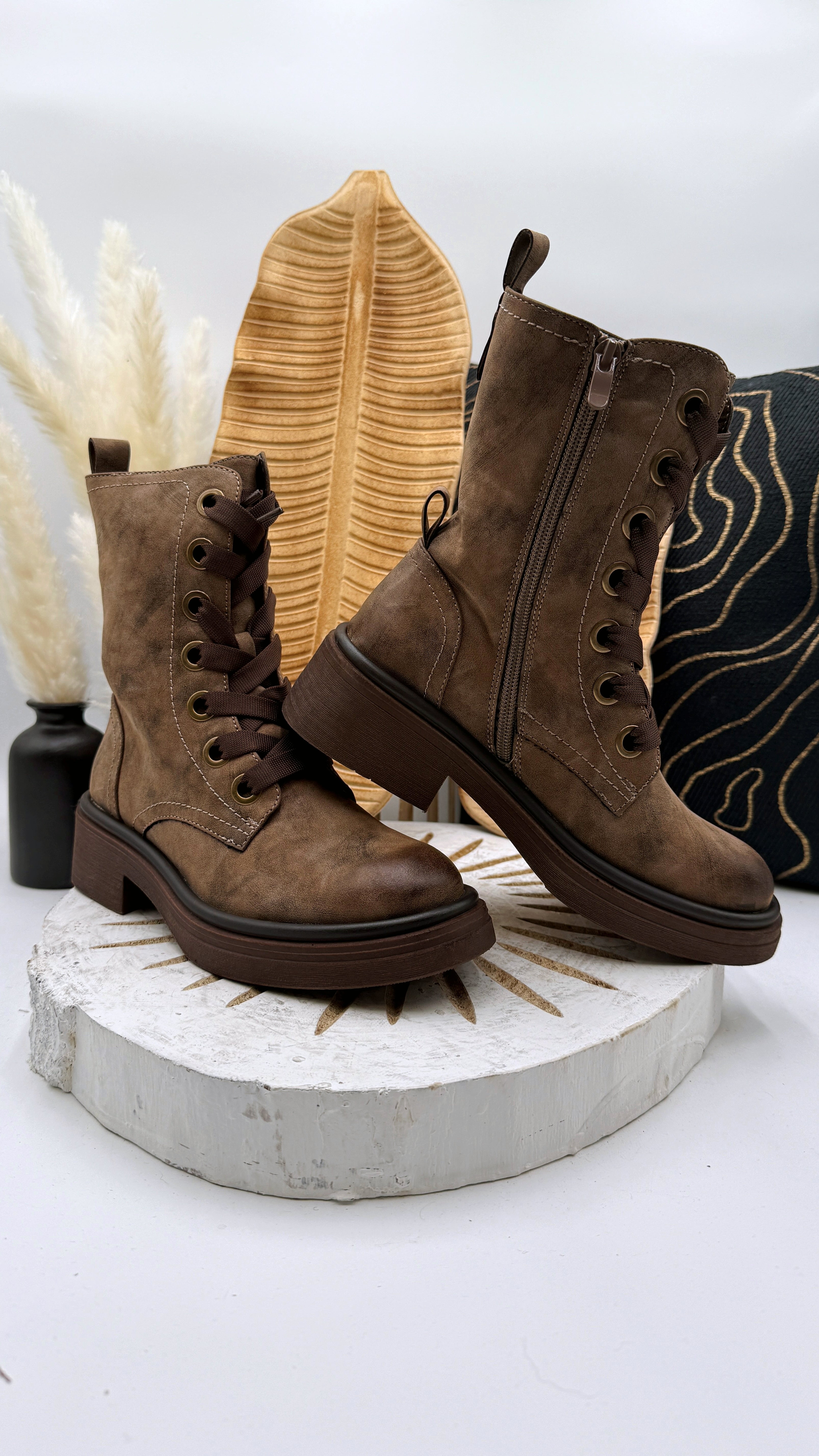 Boots Laced & Loaded *Schoko*