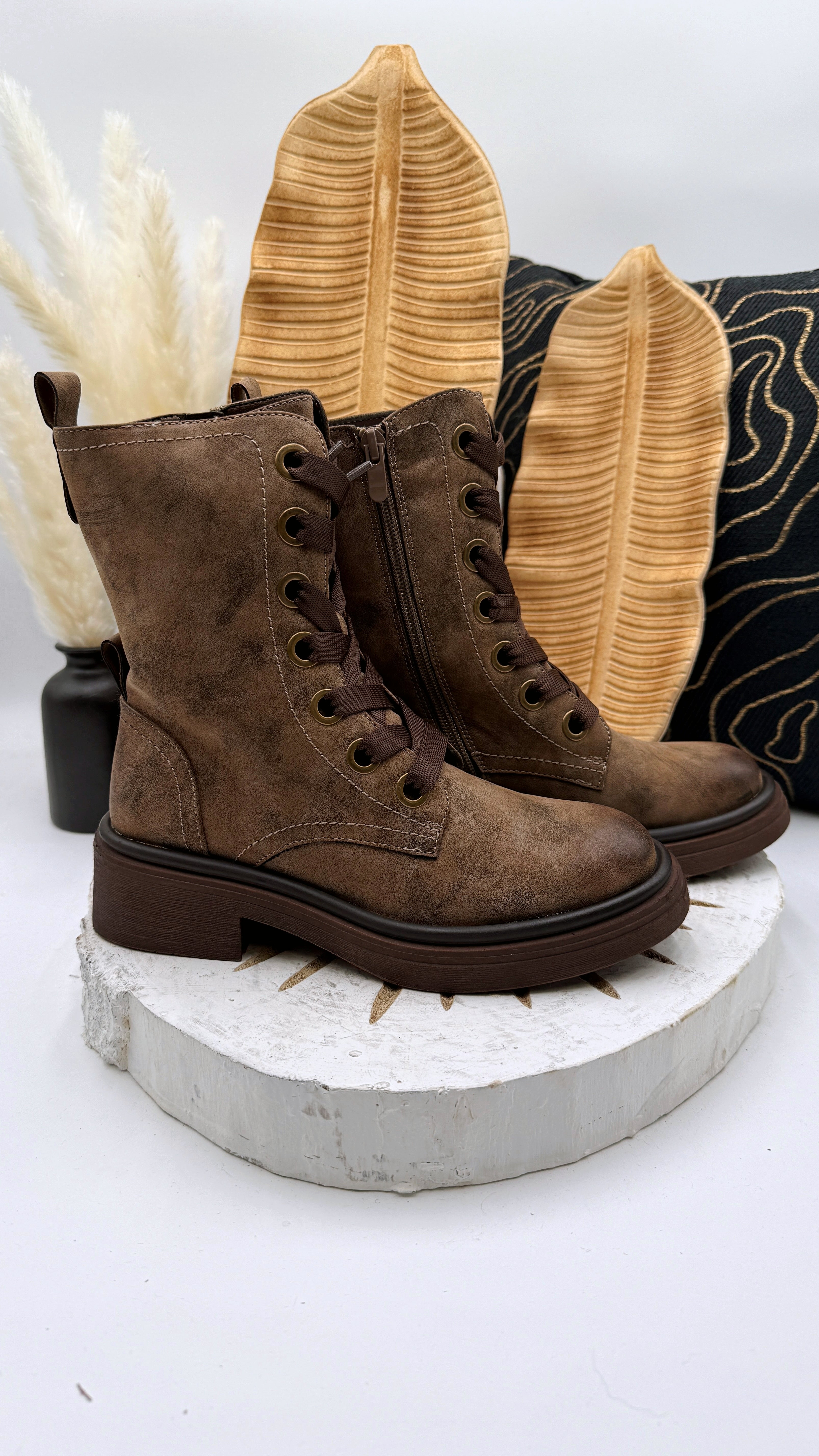 Boots Laced & Loaded *Schoko*