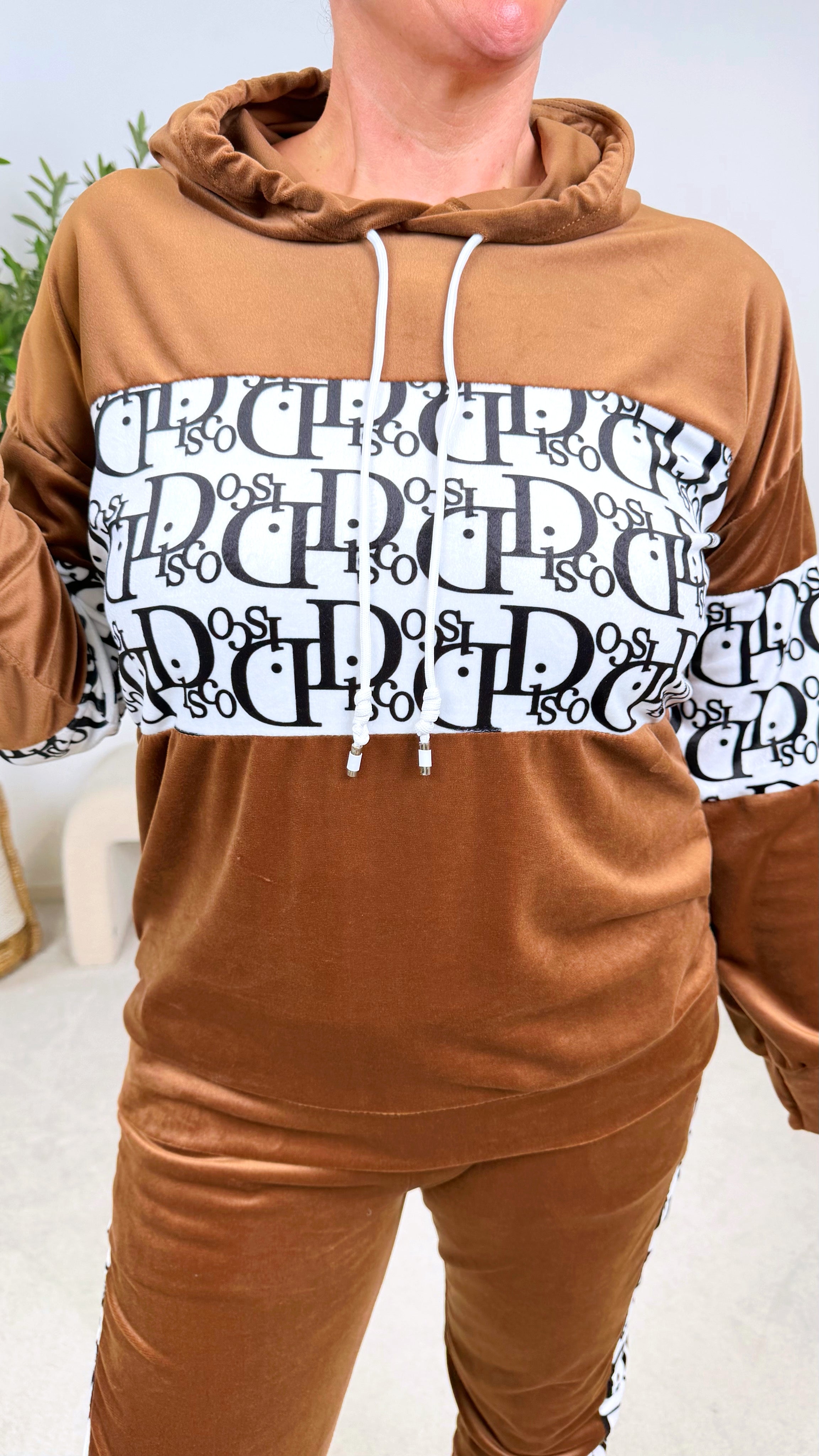 Hoodie Glam Script *Camel*