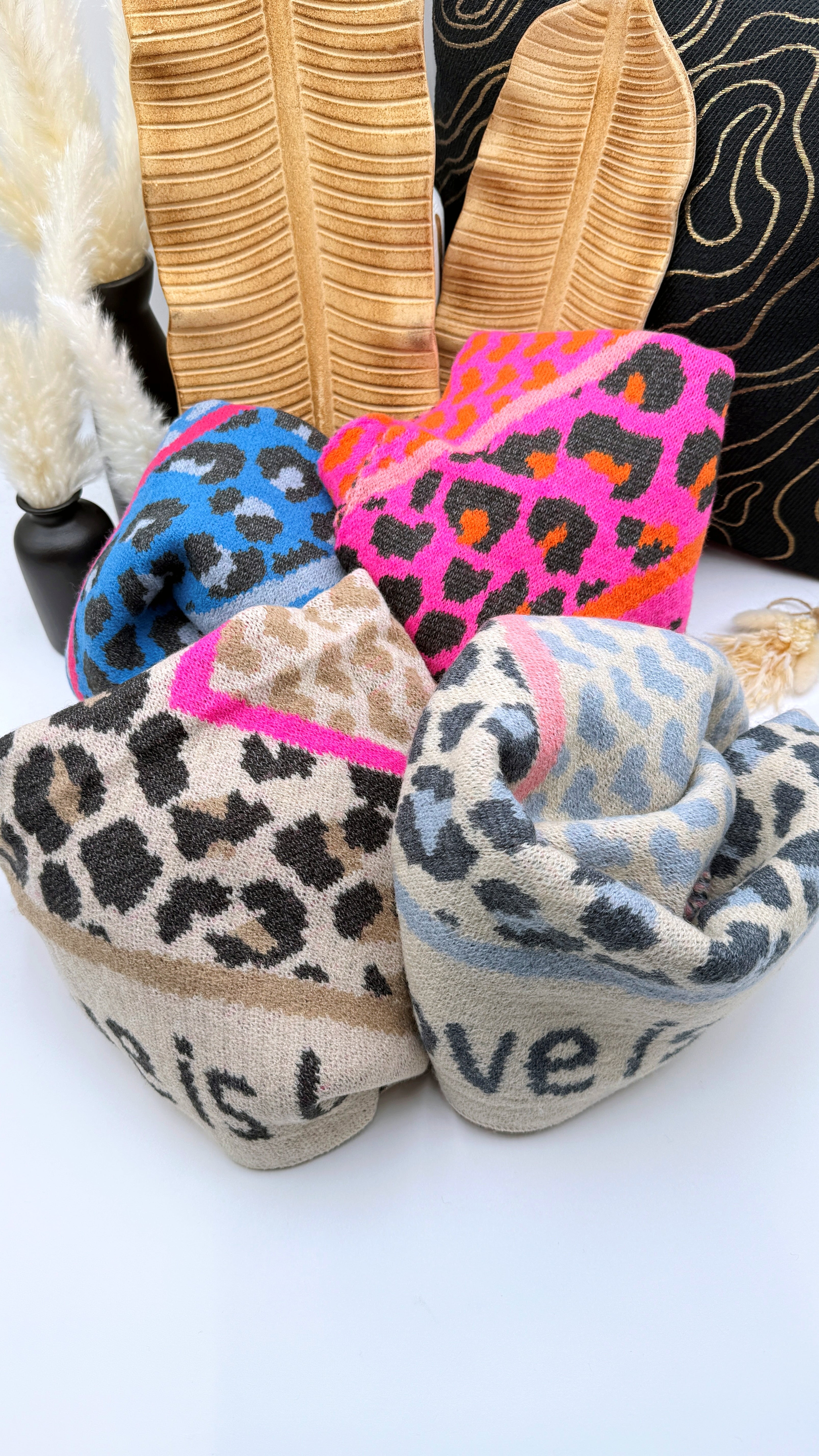 Dreieckschal Love is Love (4 Farben)