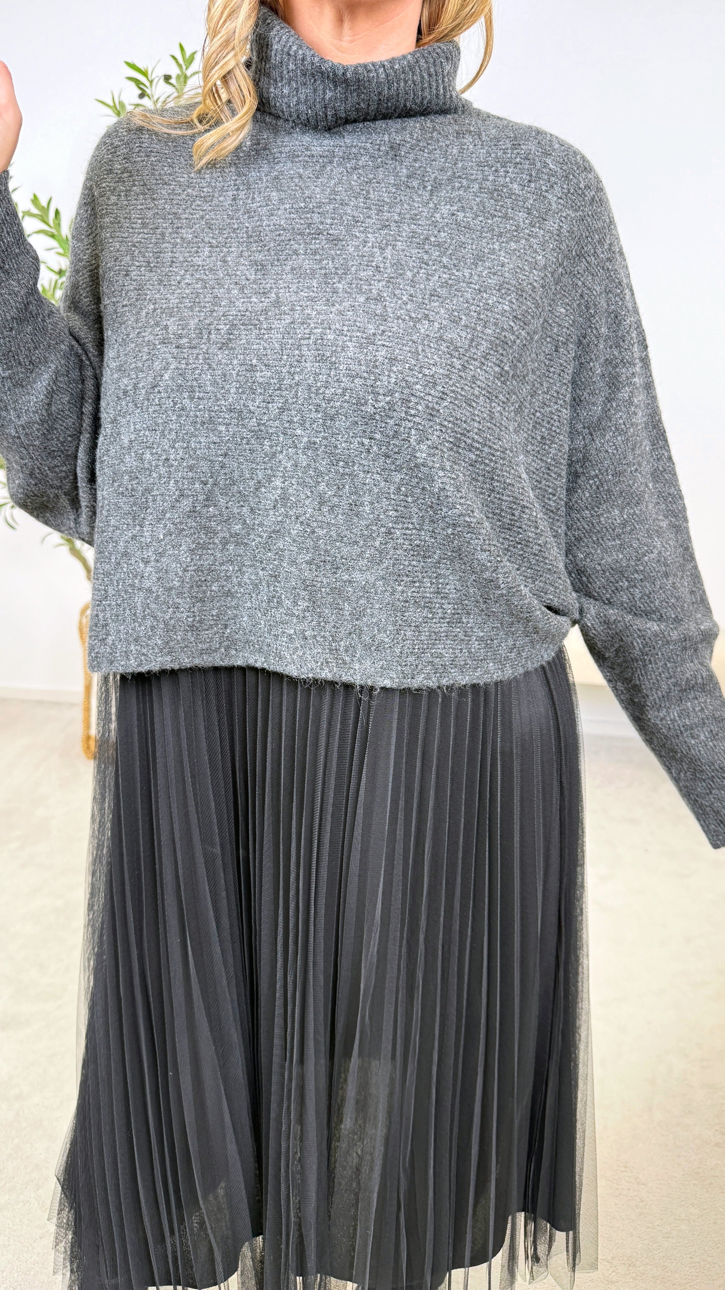 Kurzer Rollkragenpullover Autumn Cloud *Dunkelgrau* SH-8502