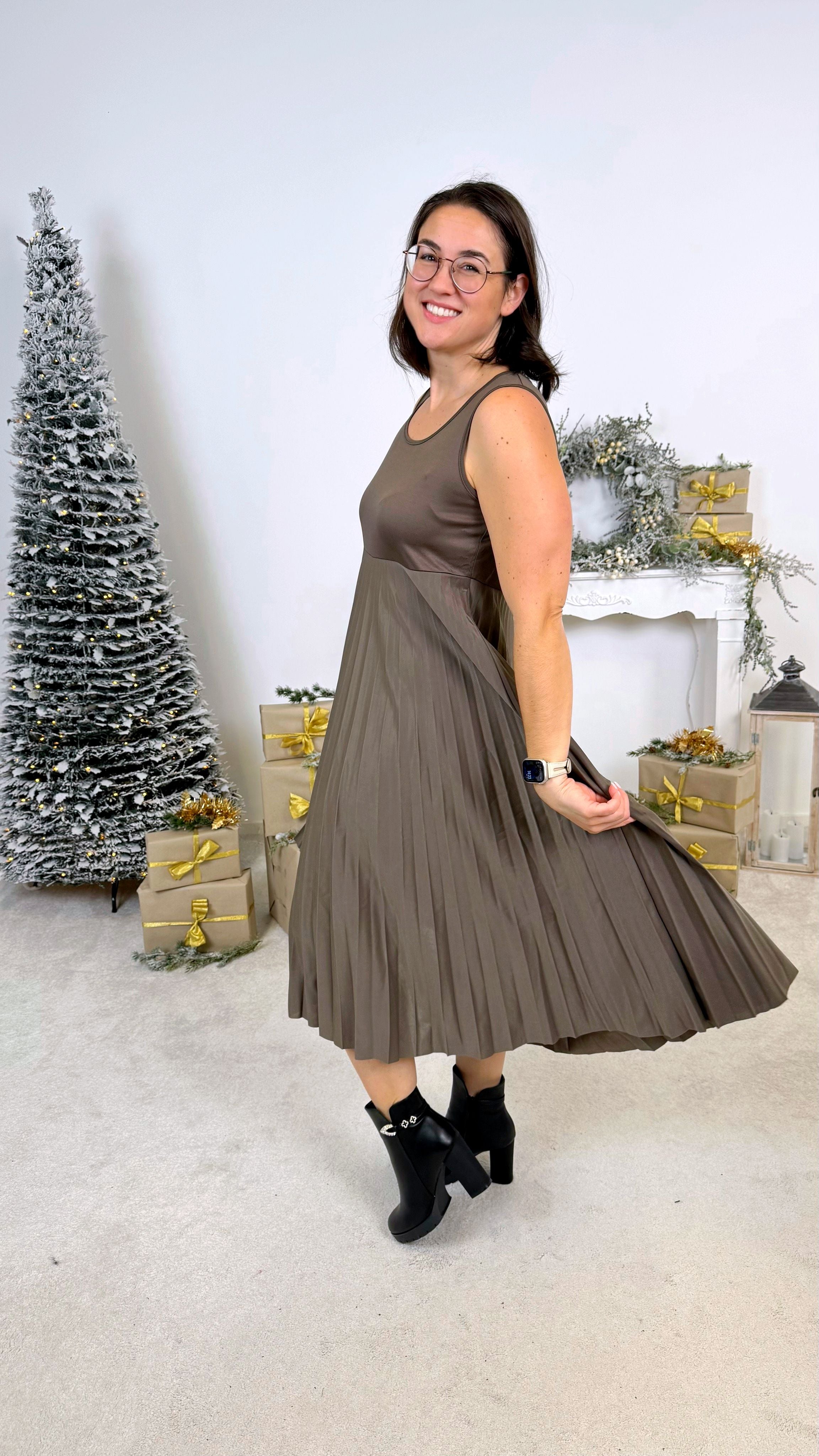 Kleid Elegant Motion *Taupe* Q9