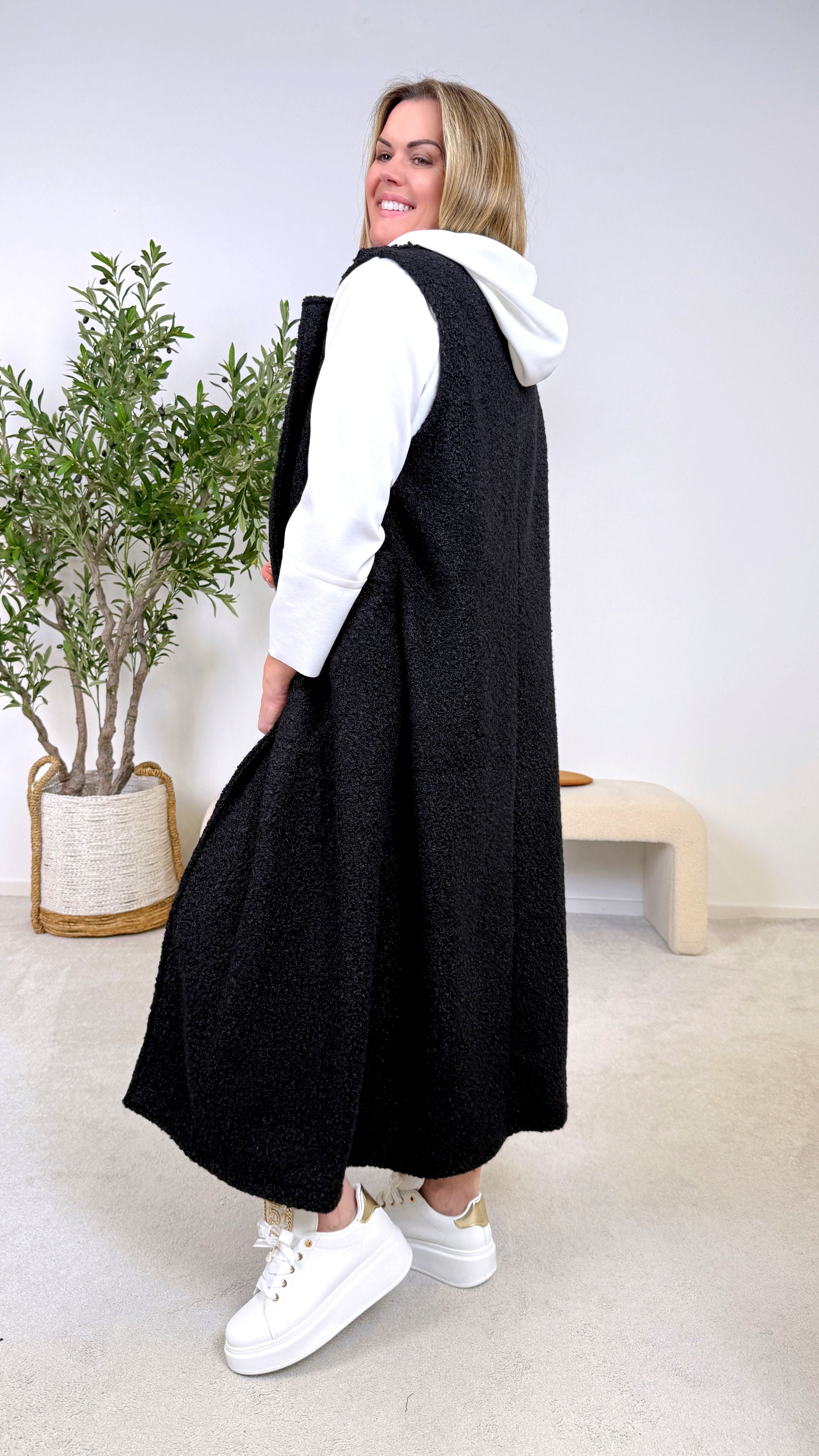 Lange Boclé Weste Quiet Luxury *Schwarz*