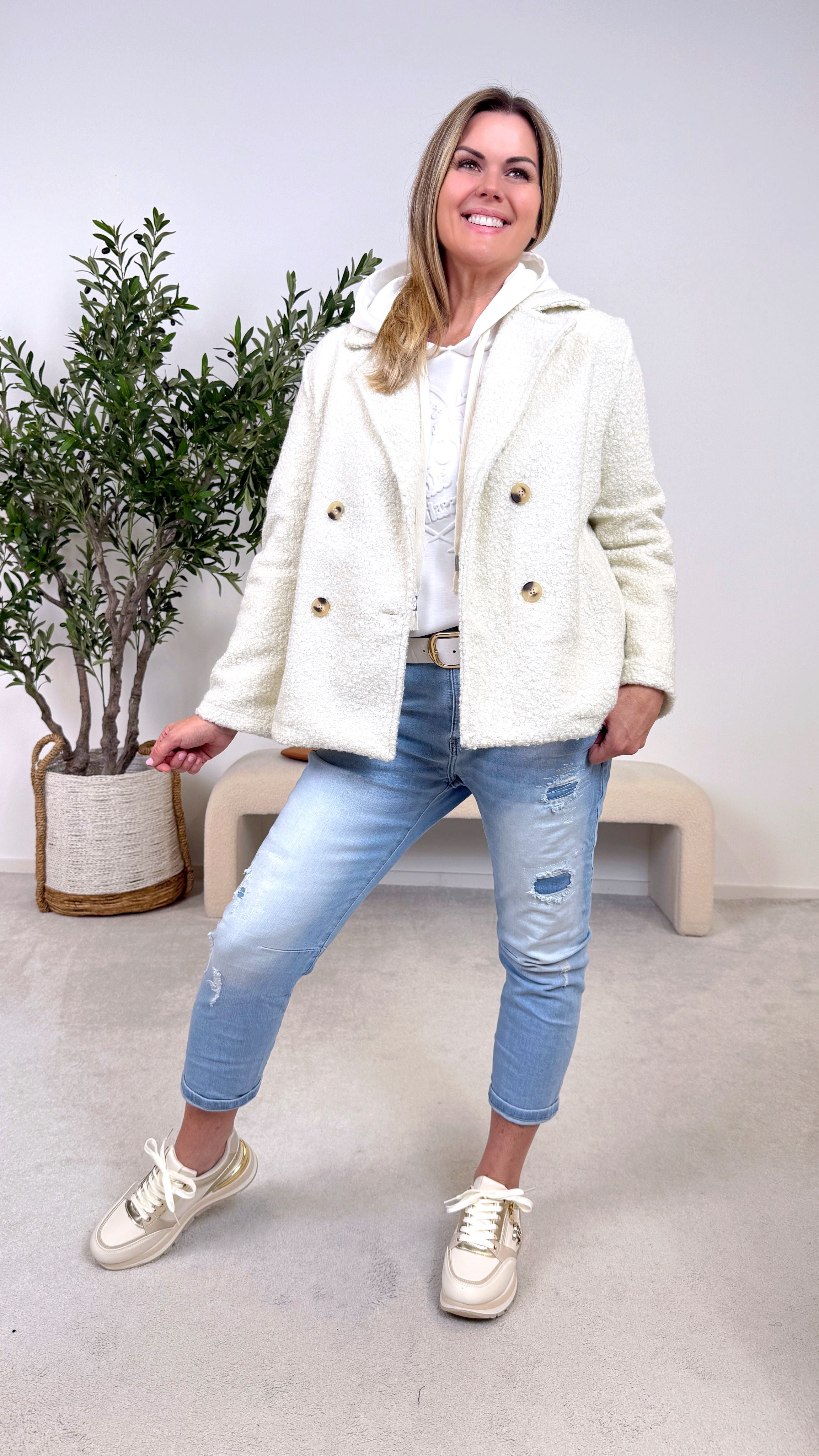 Kurze Bouclé Jacke French Power *Creme*
