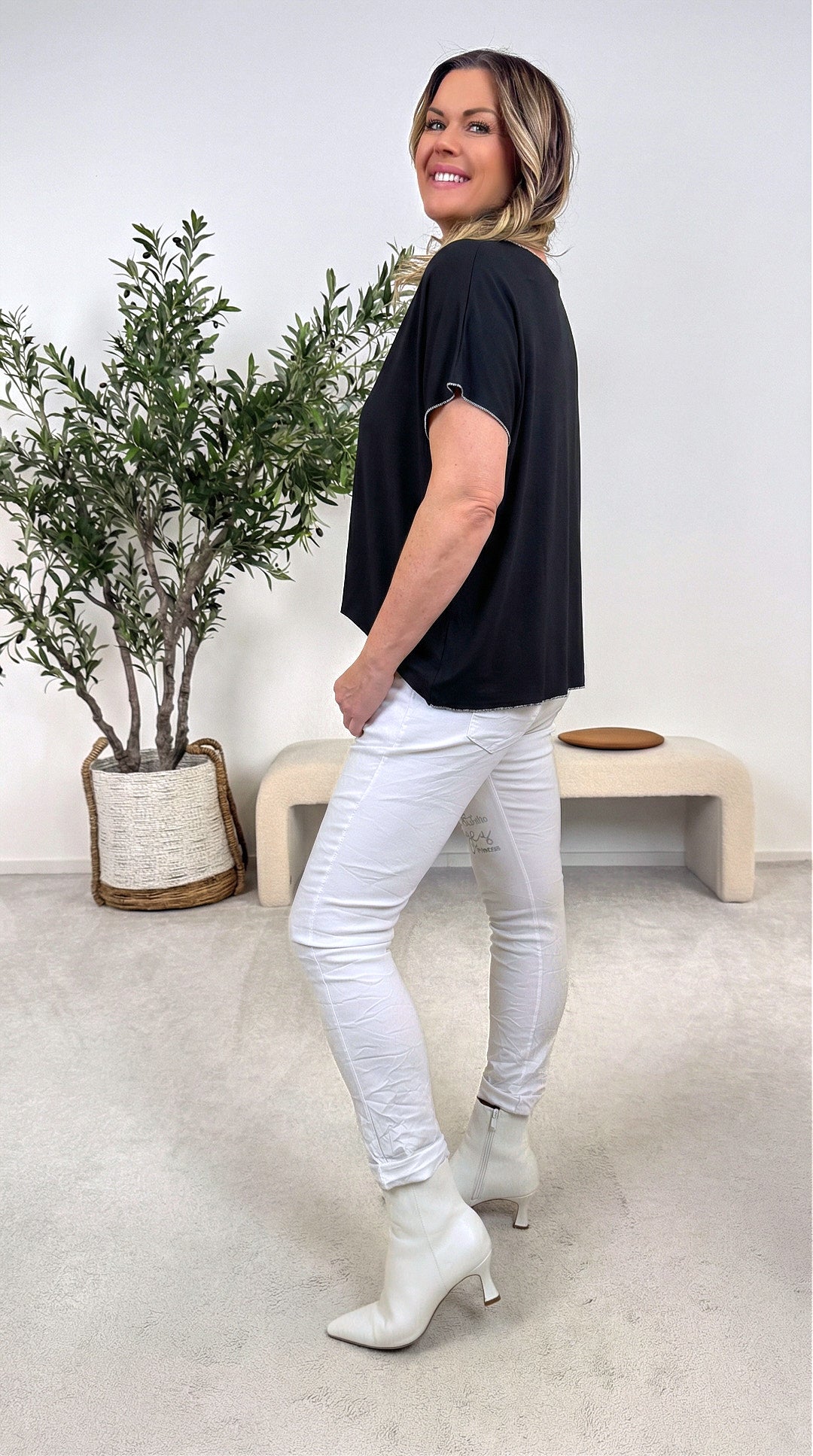 T-Shirt Classic Fit *Schwarz*