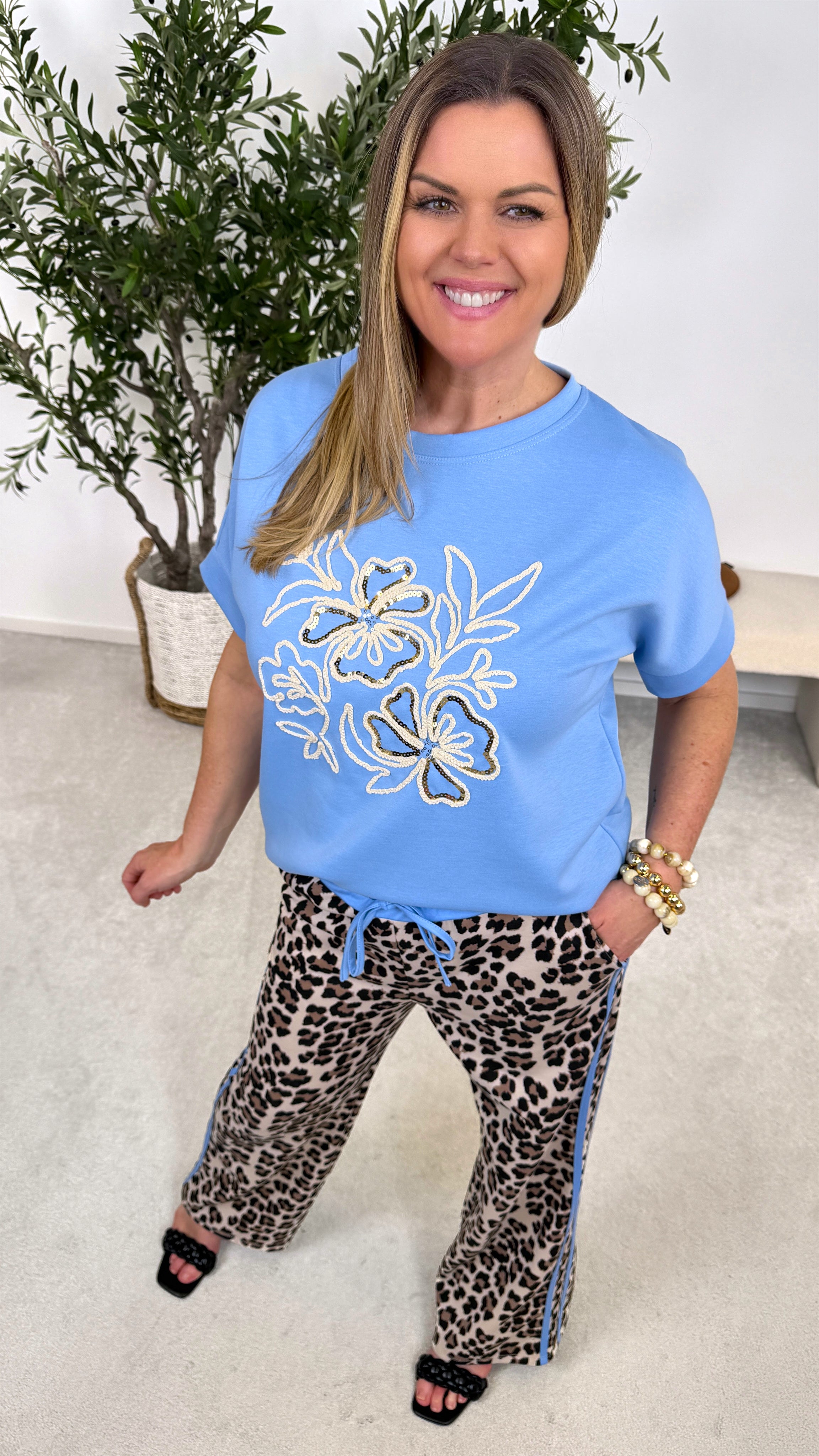 T-Shirt Elegant Blossom *Blau*