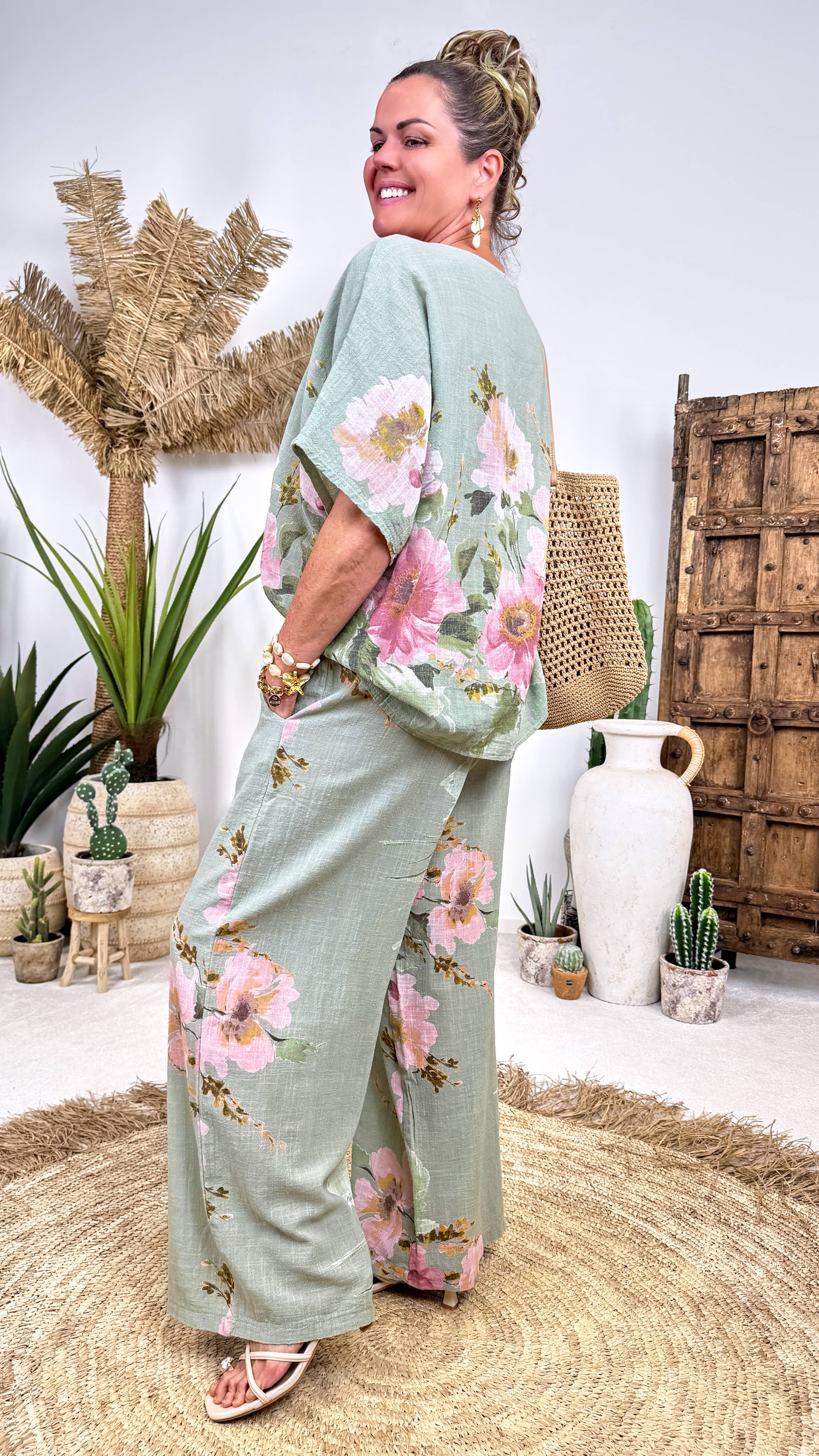 Blusenshirt Flower Statement