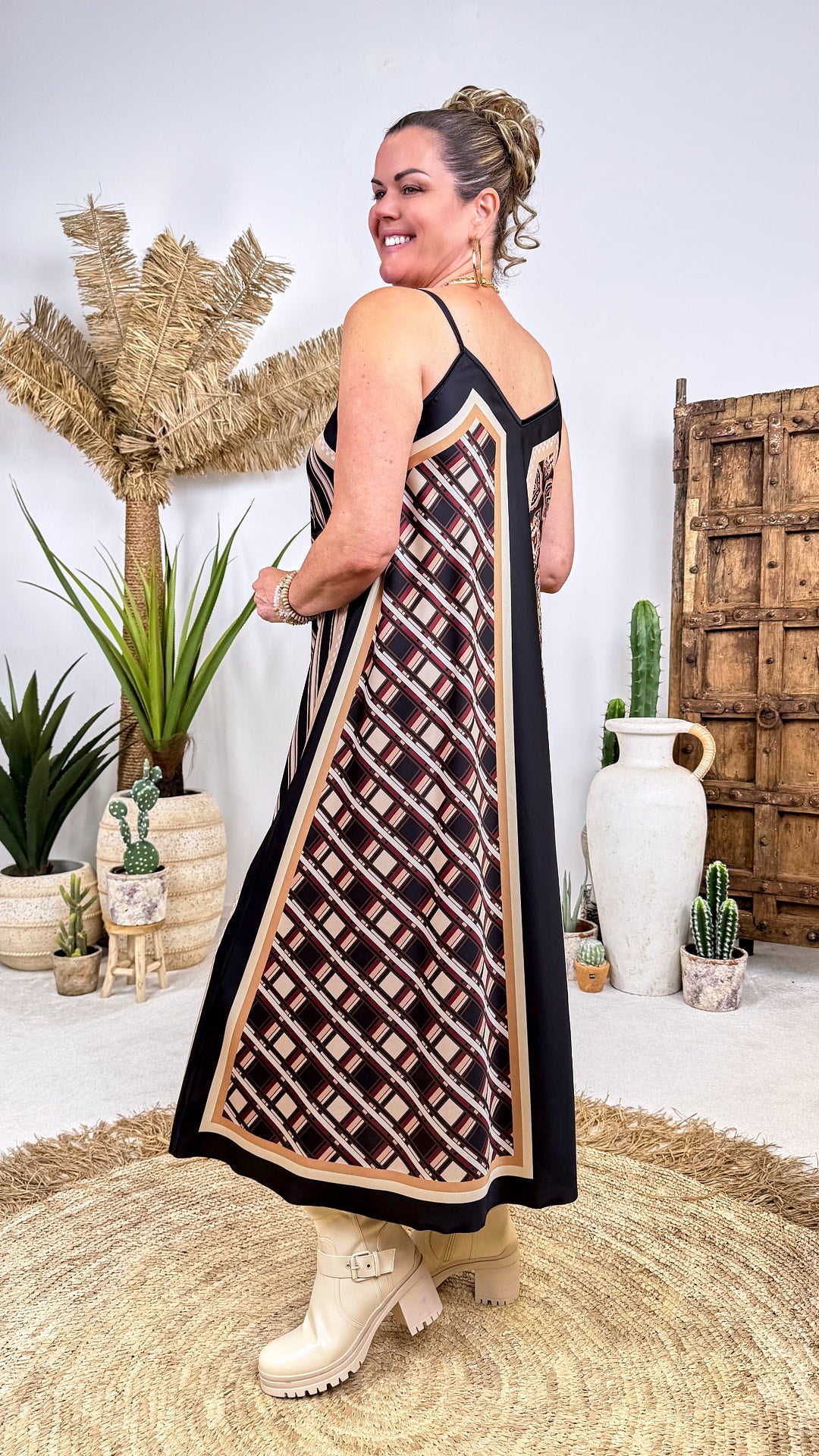 Langes Kleid Satin Glow *Schwarz*