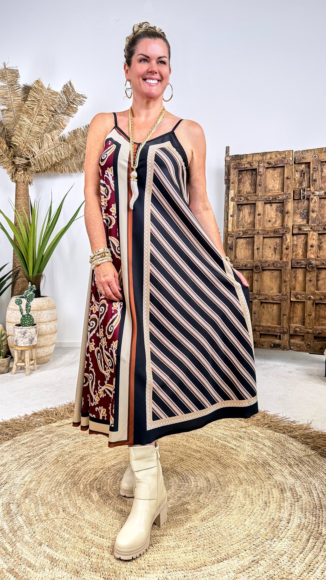 Langes Kleid Satin Glow *Schwarz*