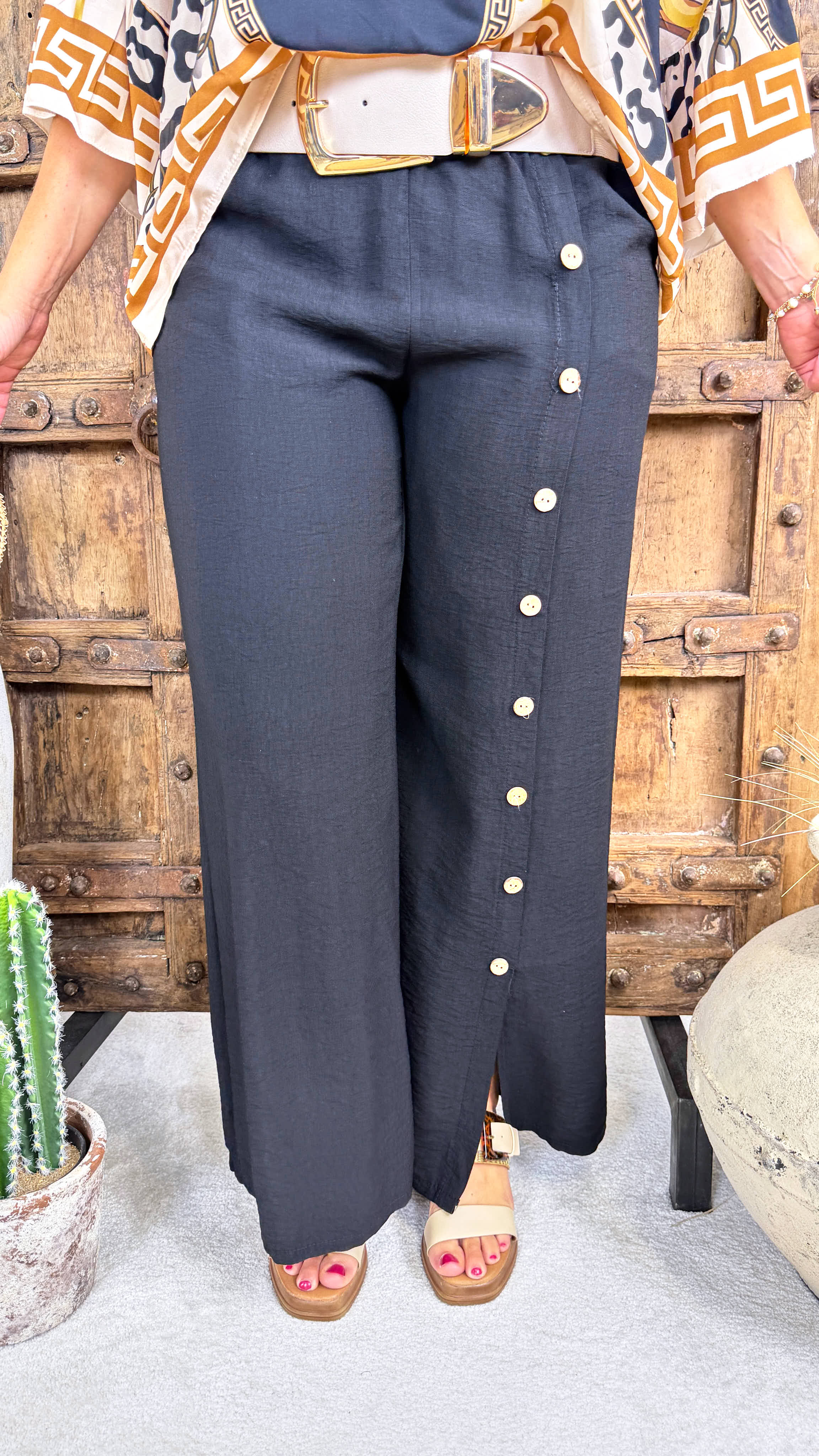 Weite Hose Row of Buttons *Schwarz*