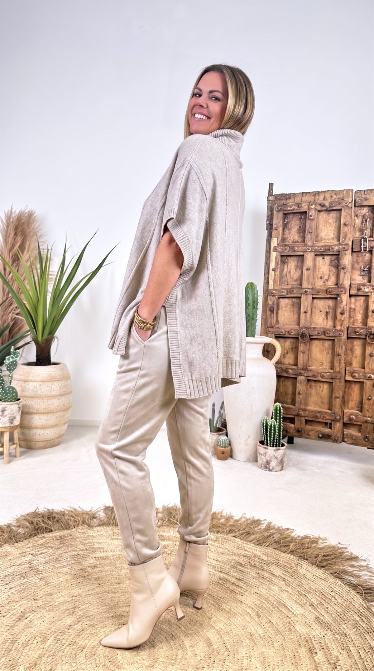 Rollkragen-Poncho Nebula *Beige*