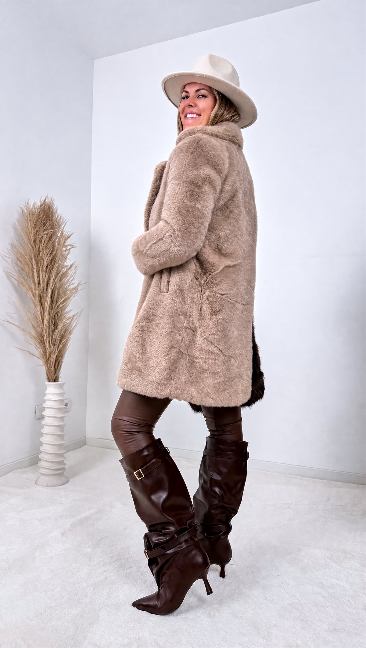 Mantel Cariska *Camel-Hell*