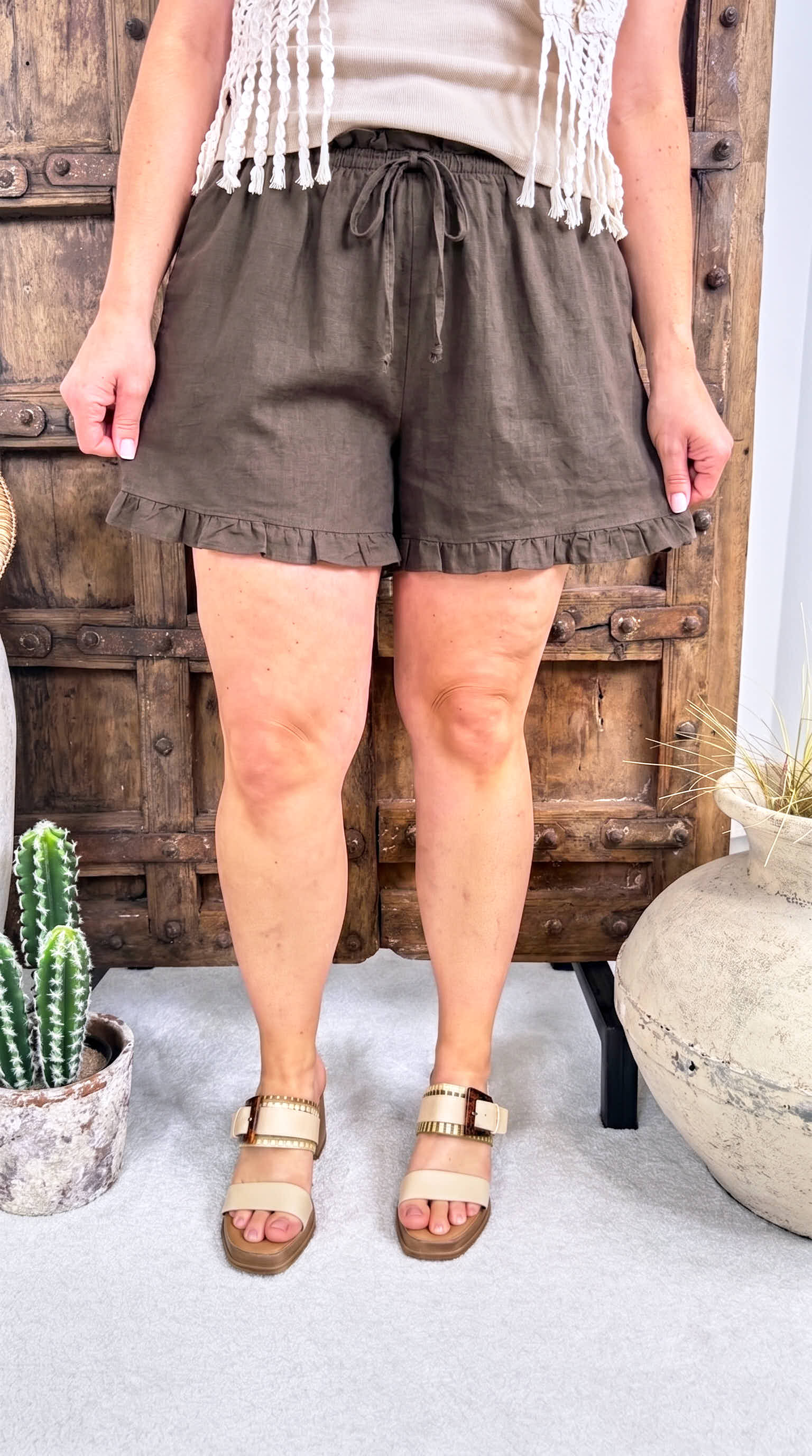 Kurze Leinenhose Soft Volant *Schoko*