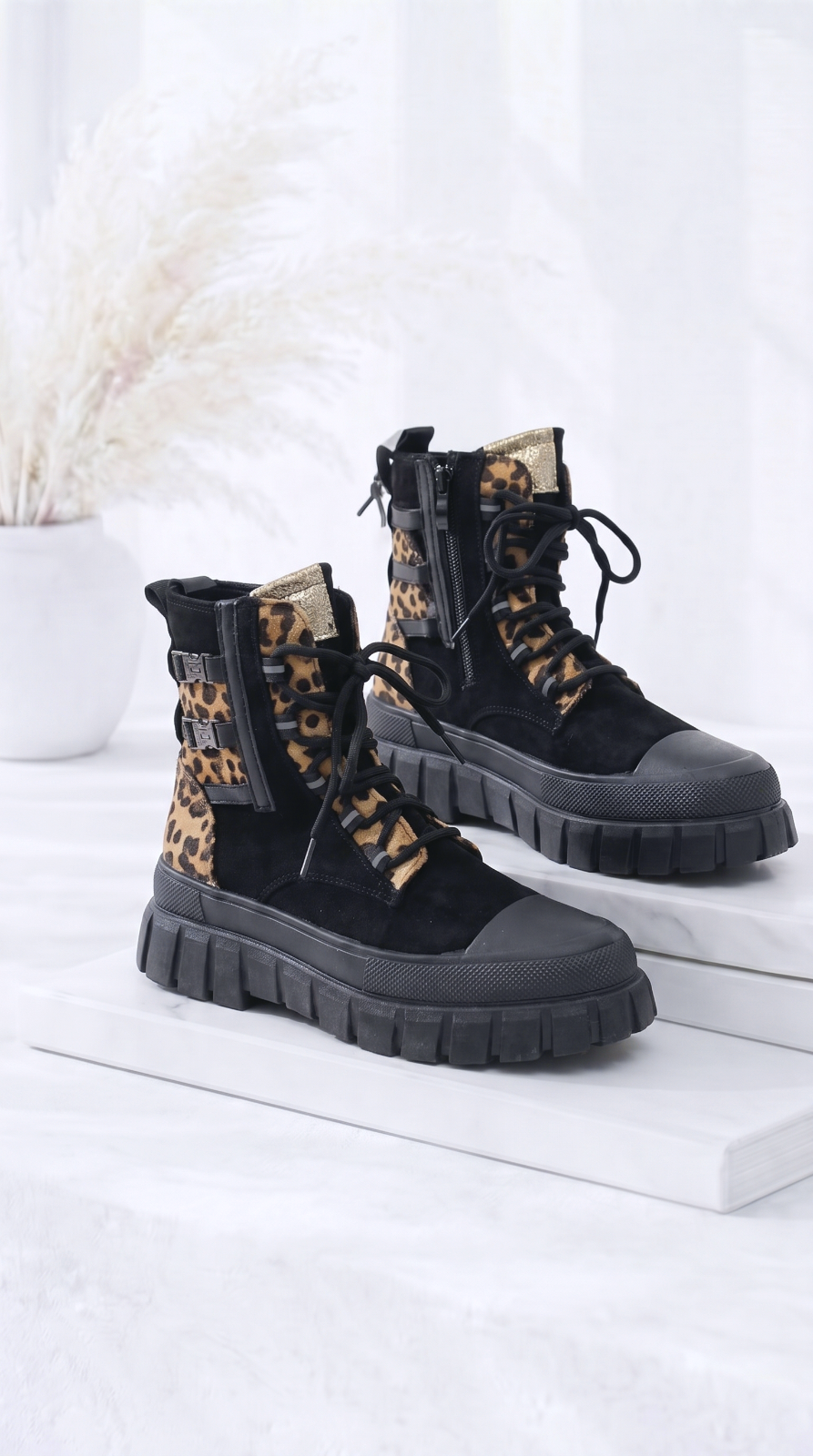 High Sneaker Power Street