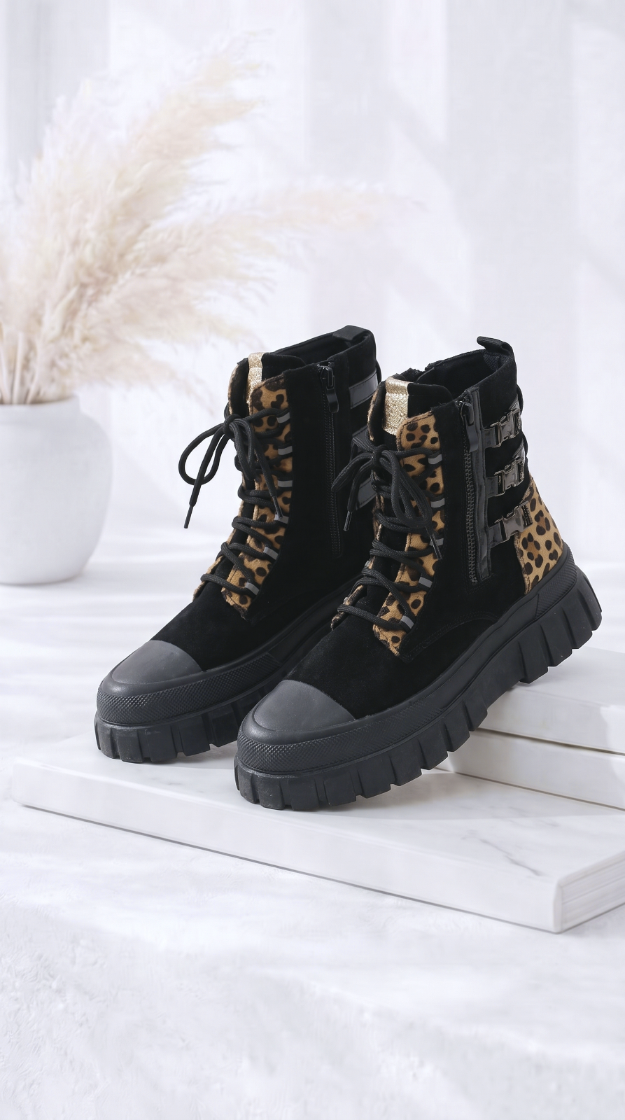 High Sneaker Power Street