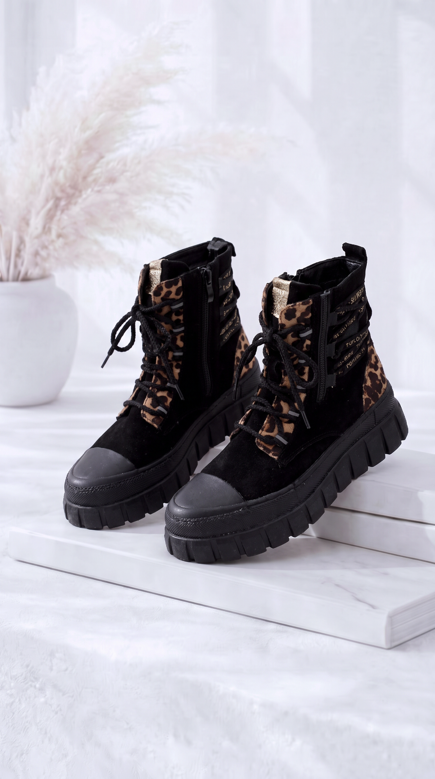 High Sneaker Power Street