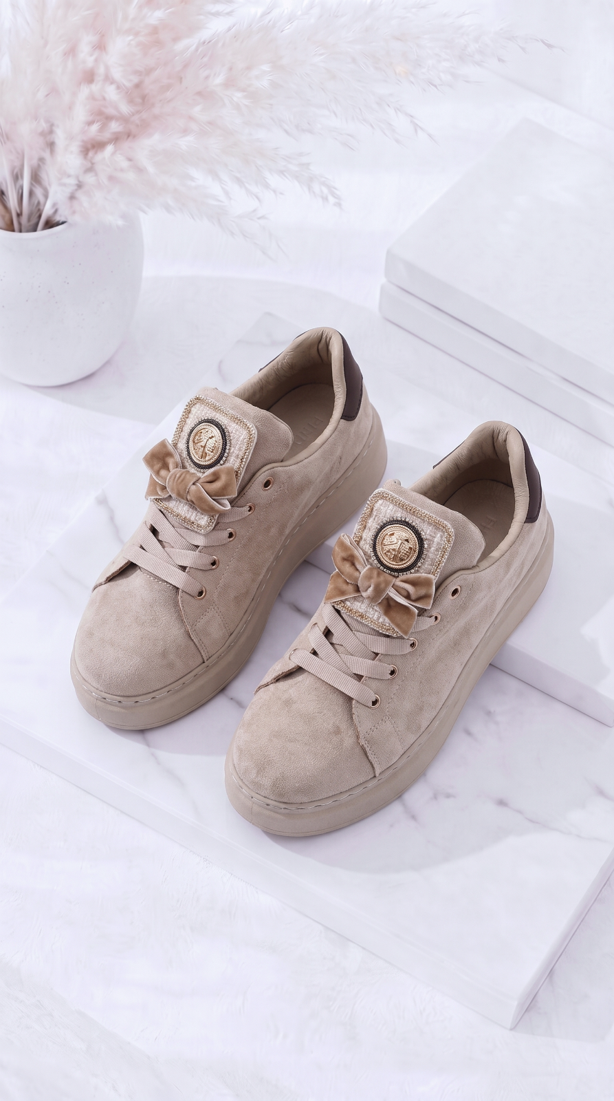 Sneaker Medaillon Luxe *Beige*