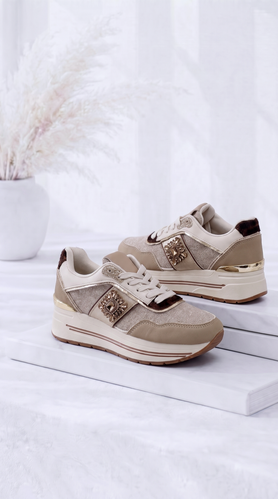 Sneaker Solstice Brooch *Beige*