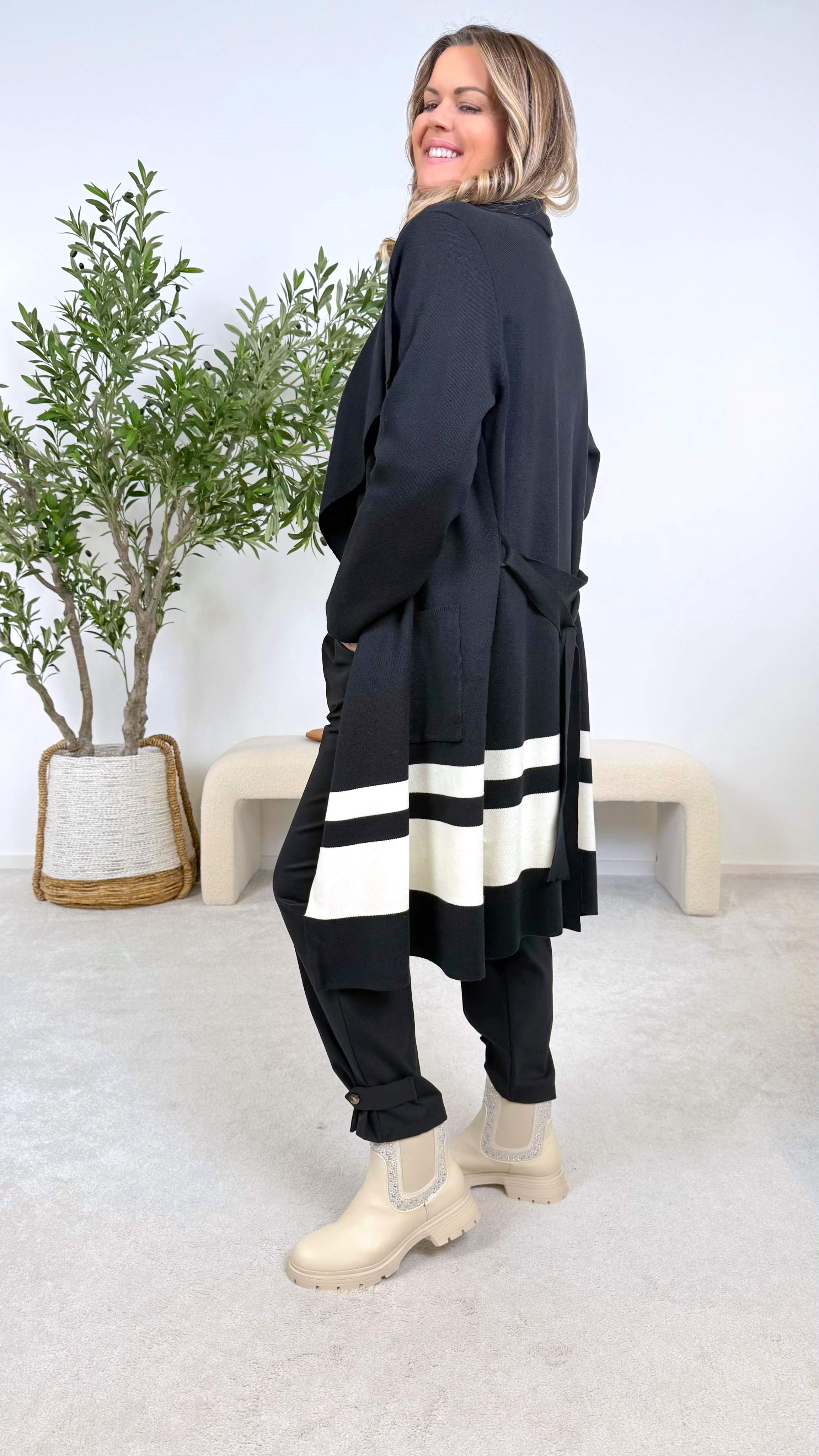 Strickjacke Toffee Layers *Schwarz* - Power of Princess