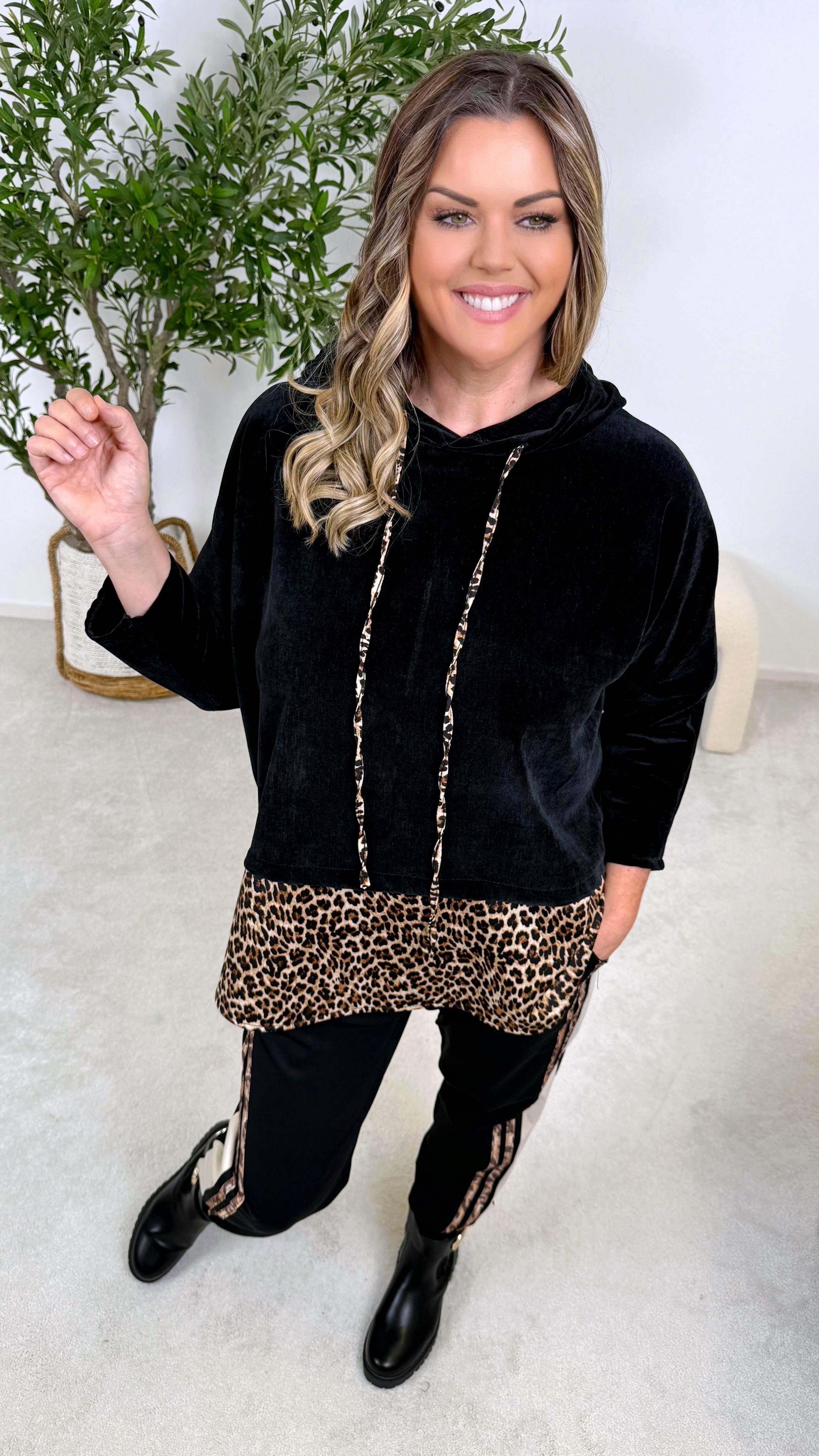 Hoodie Velvet Jungle *Schwarz* - Power of Princess