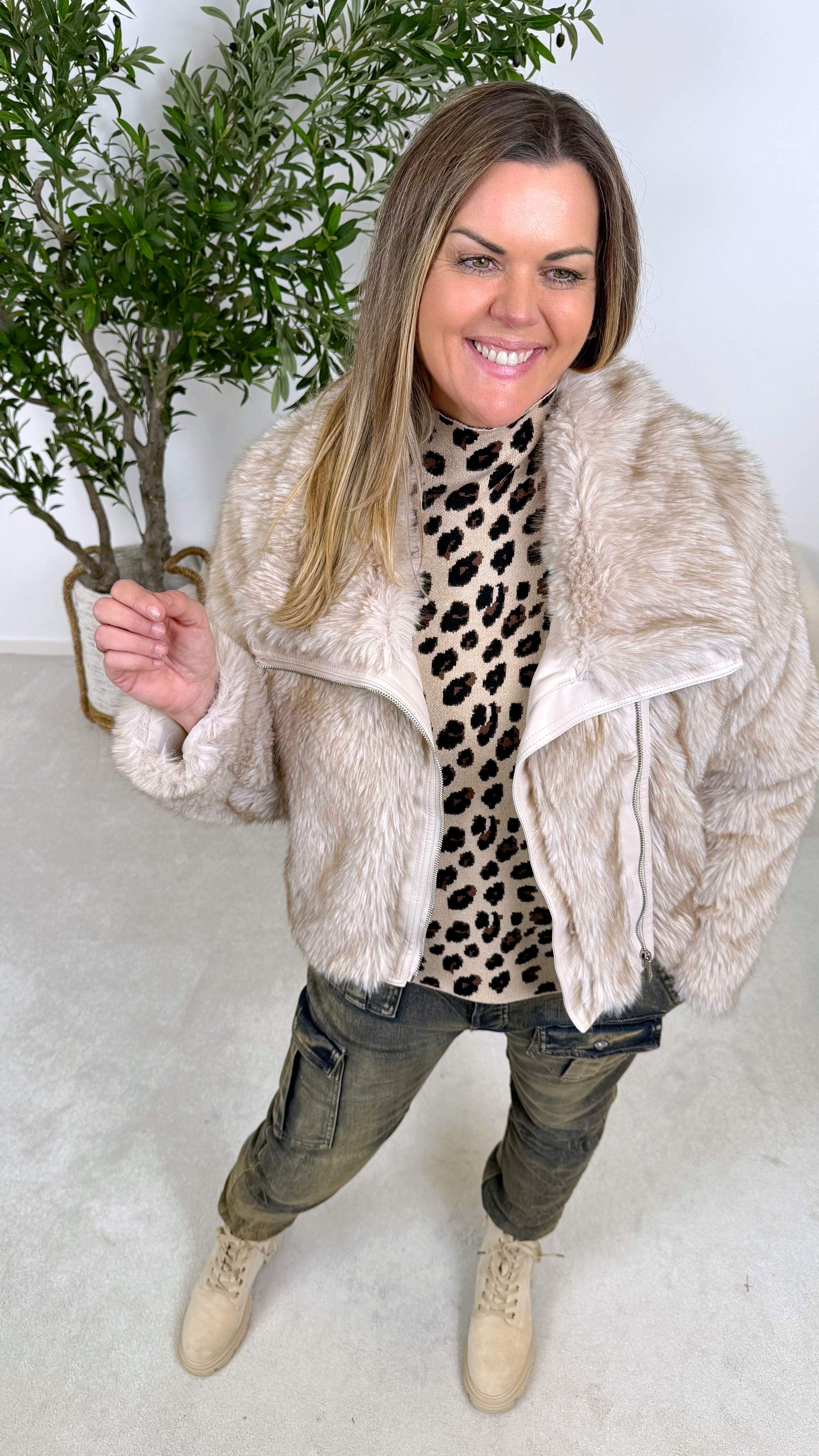 Kurze Jacke Glam Fur *Beige* - Power of Princess