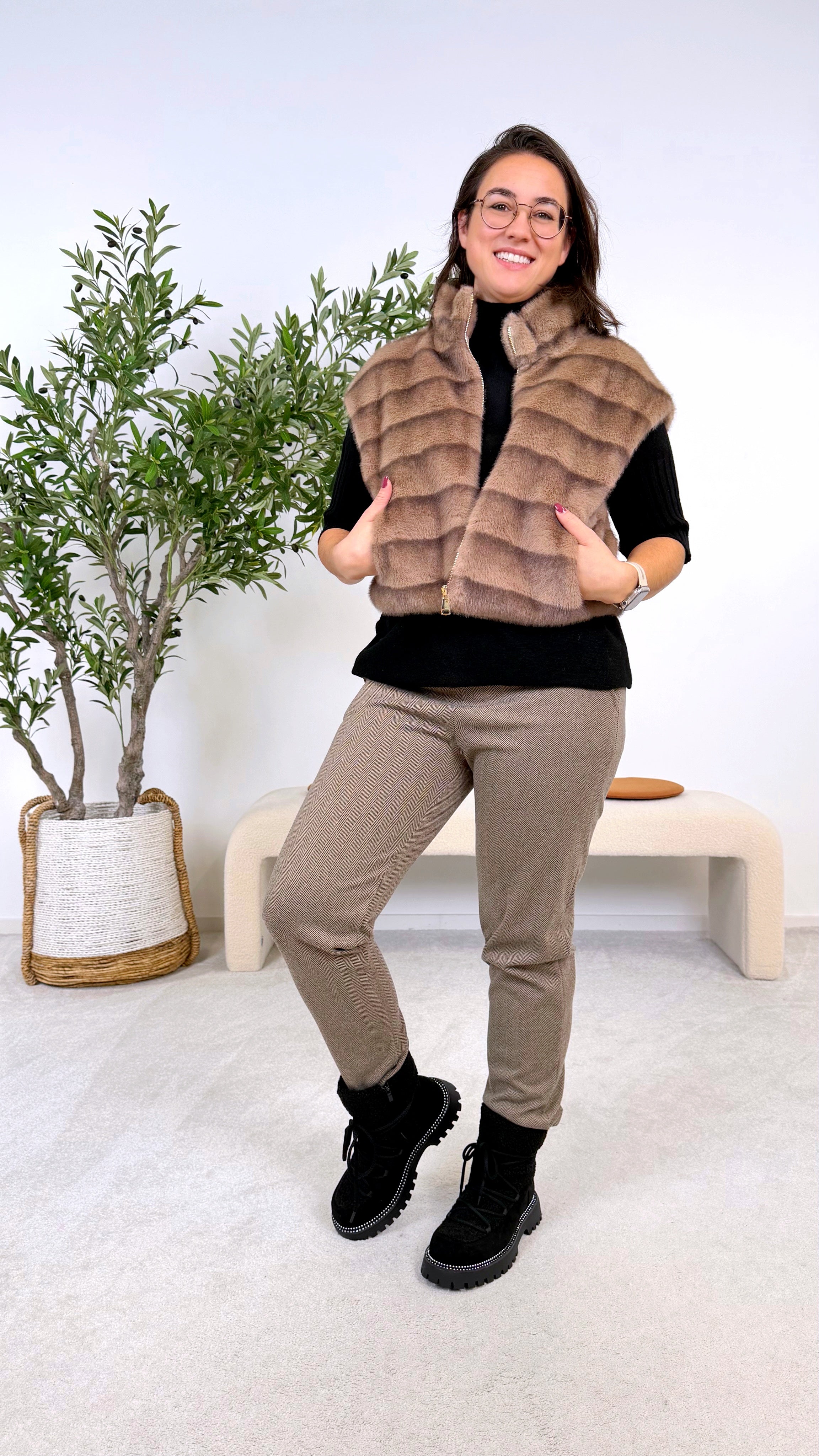 Kurze Weste Cuddle Fur *Cappuchino*