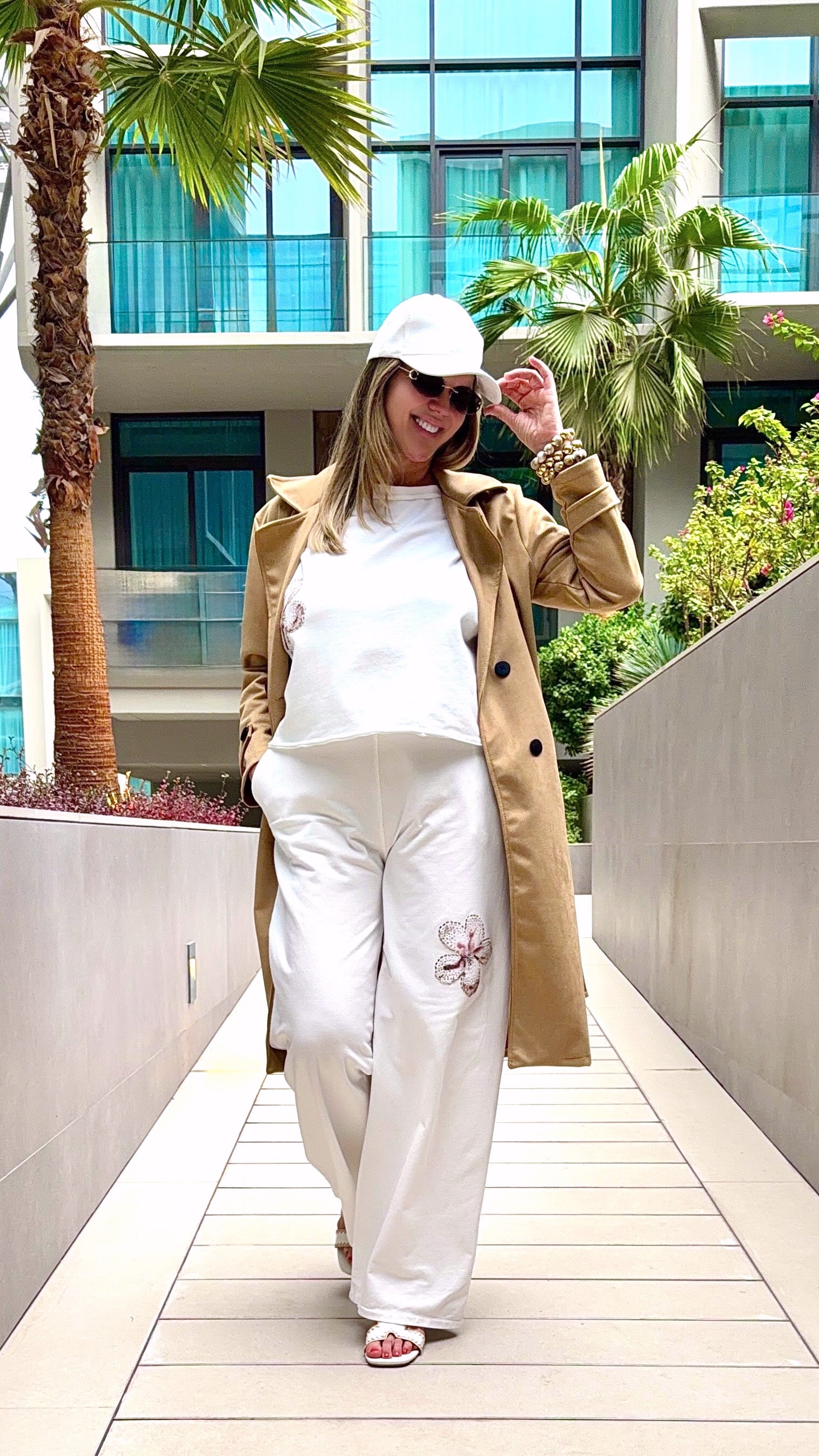 Kurzes Sweatshirt Flower Whisper *Weiß*