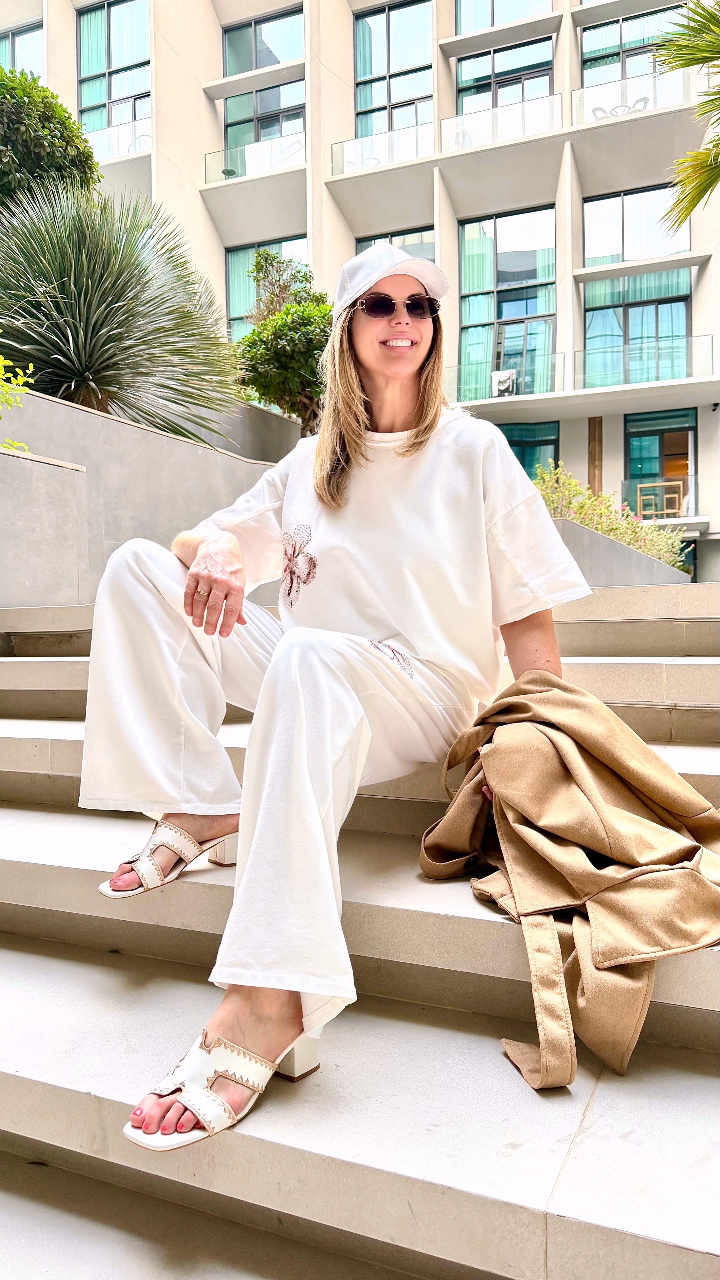 Kurzes Sweatshirt Flower Whisper *Weiß*