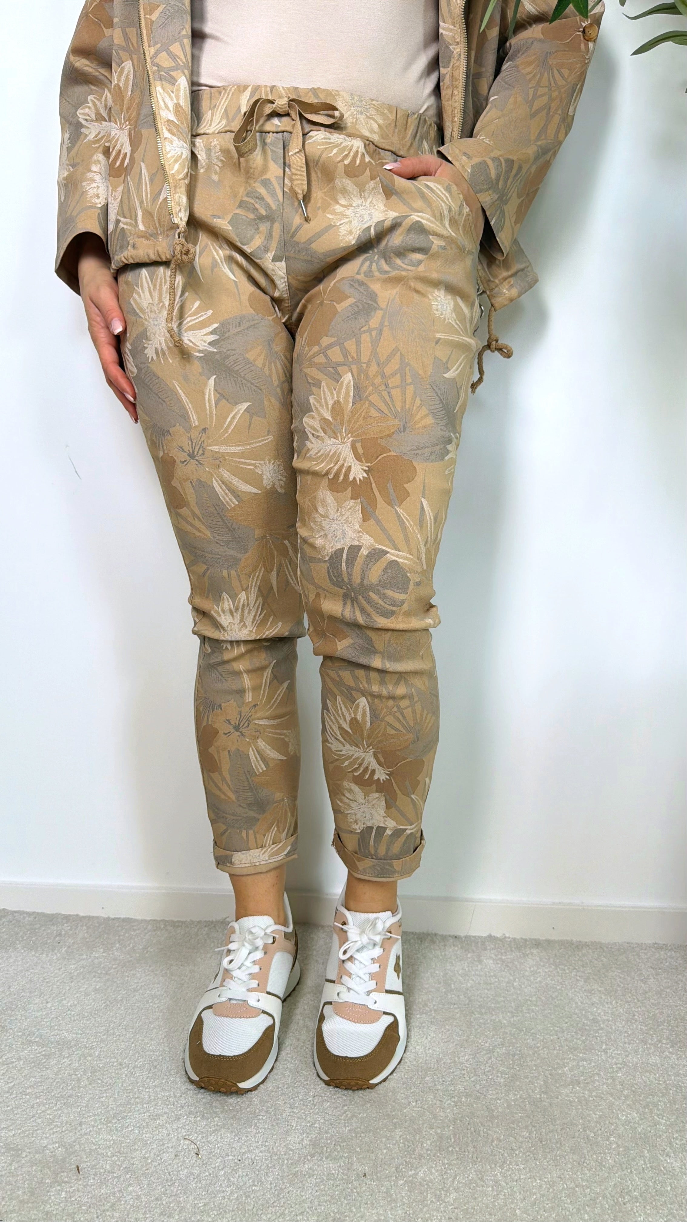 Jogpants Leaves and Flowers *Camel*