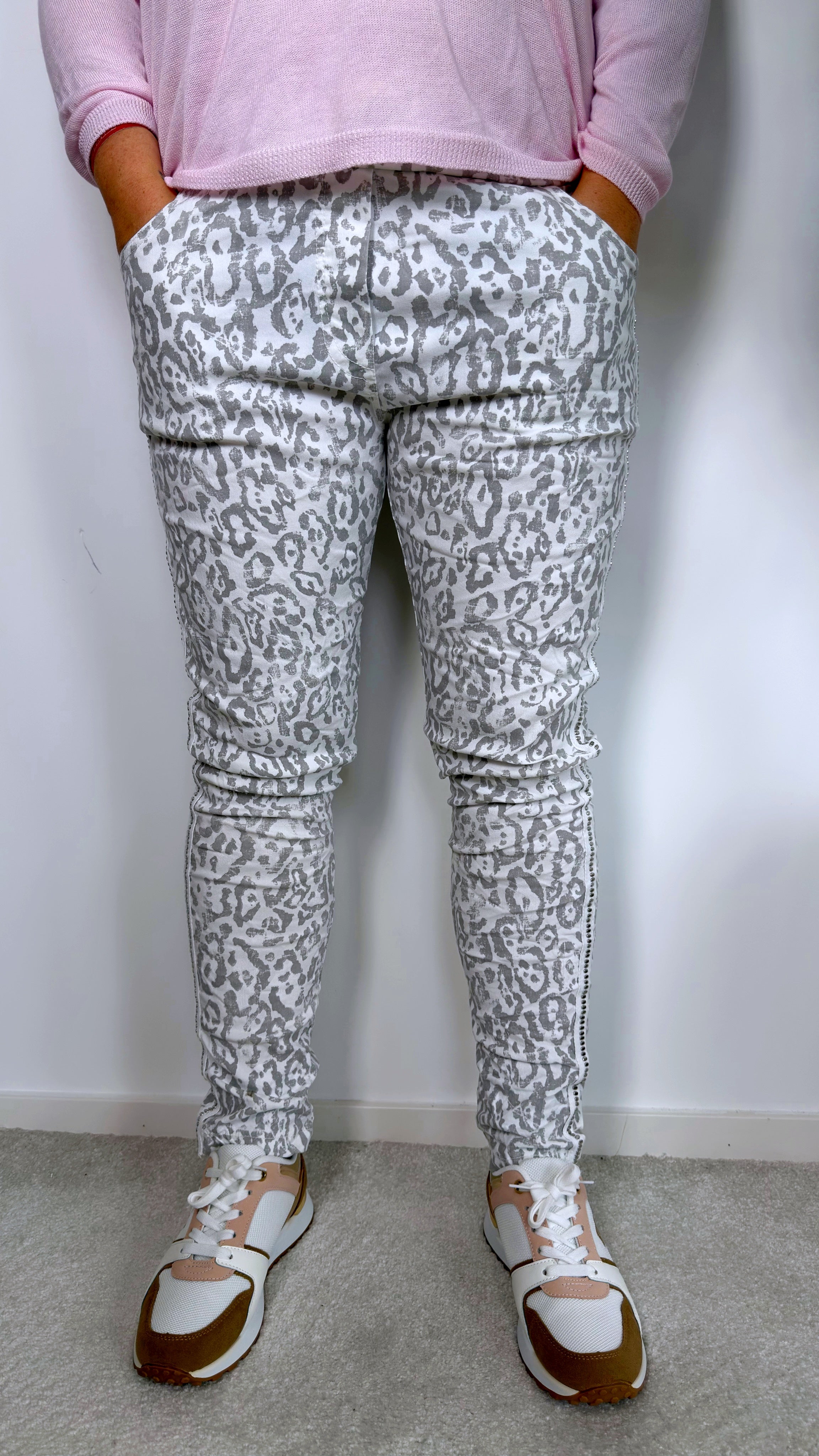 Jogpants Broken Leopard *Weiß*