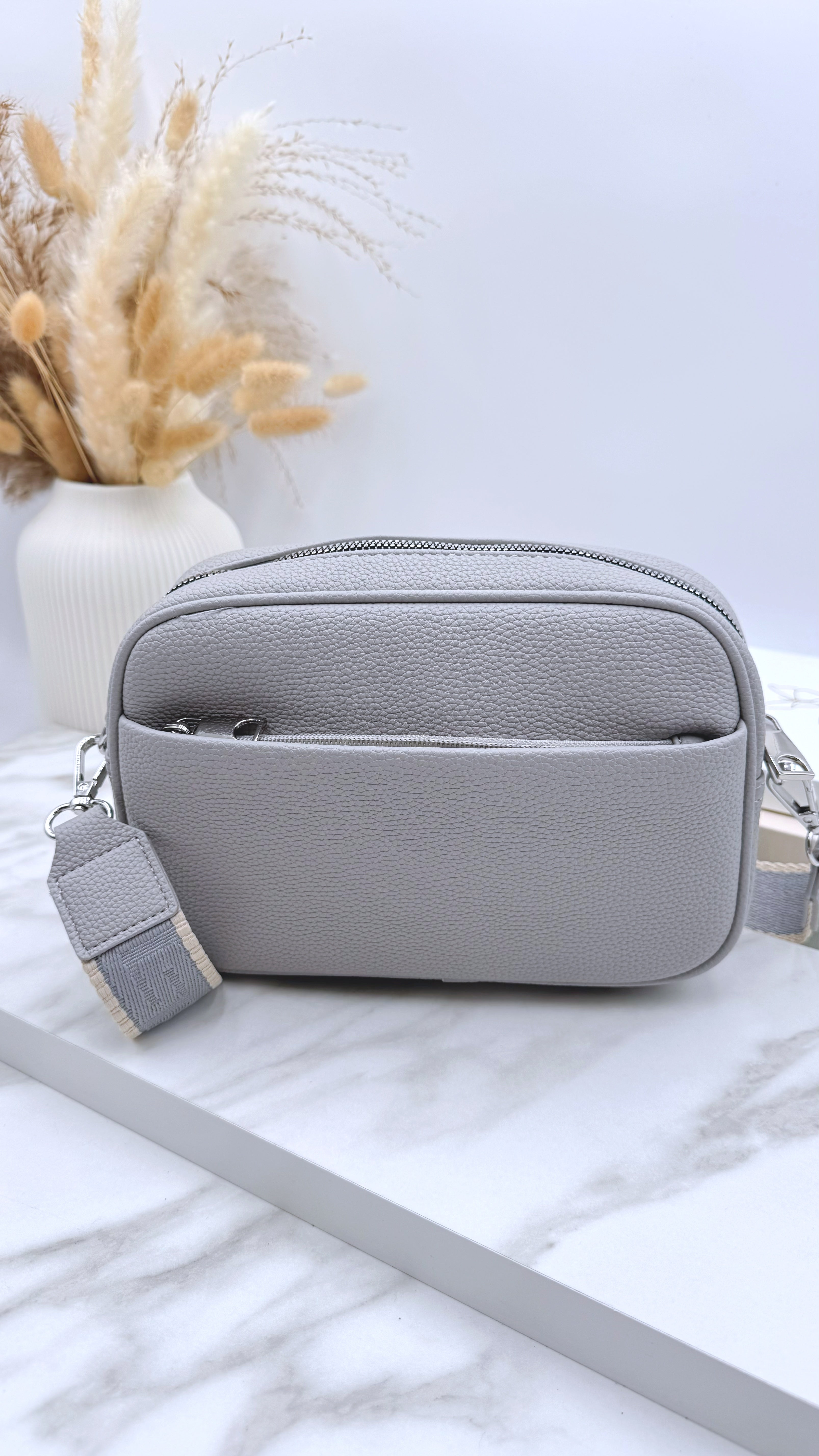 Umhängetasche Ivory Muse *Grau*