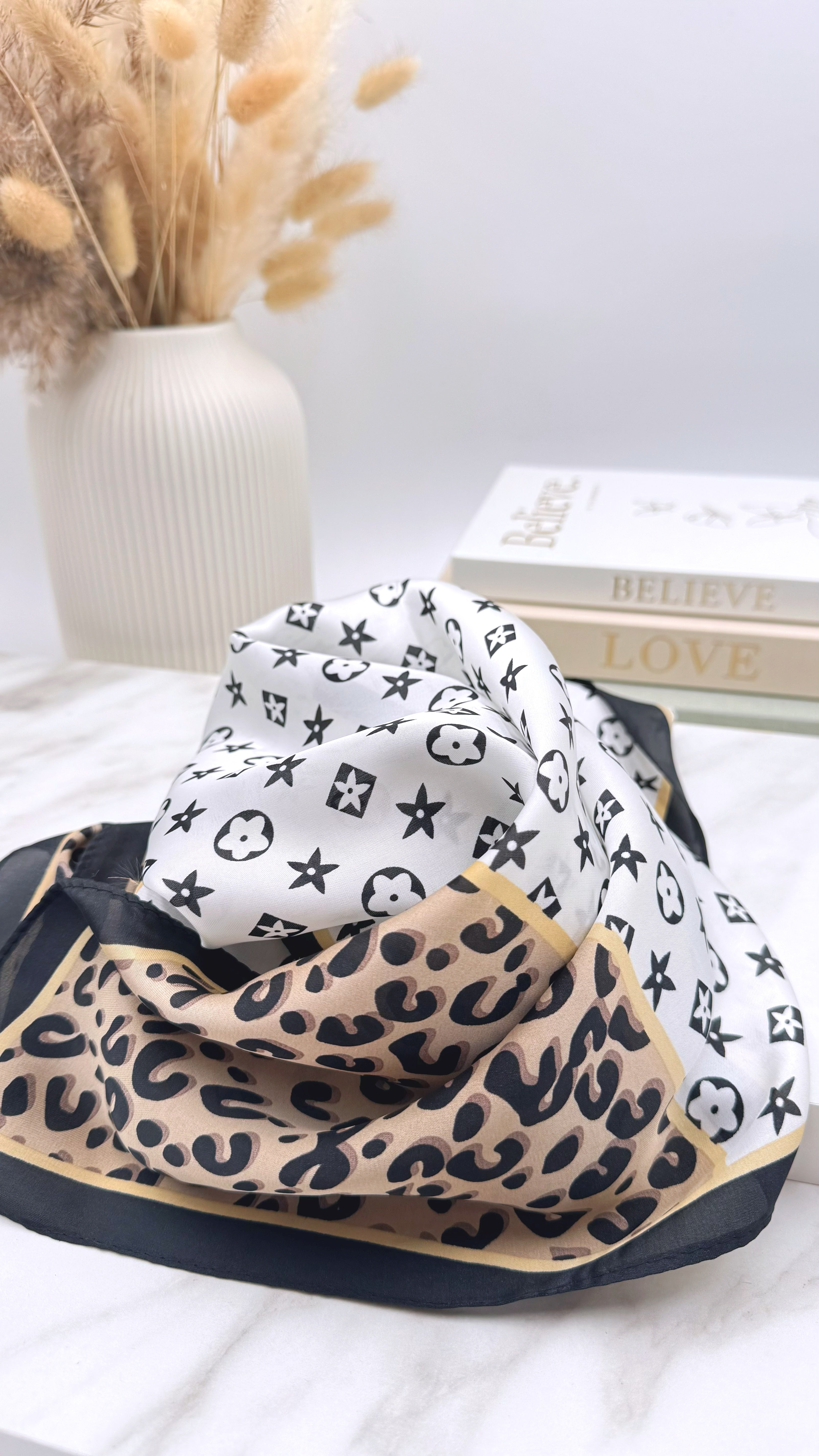 Kleines Halstuch Leo Flower *Weiß*