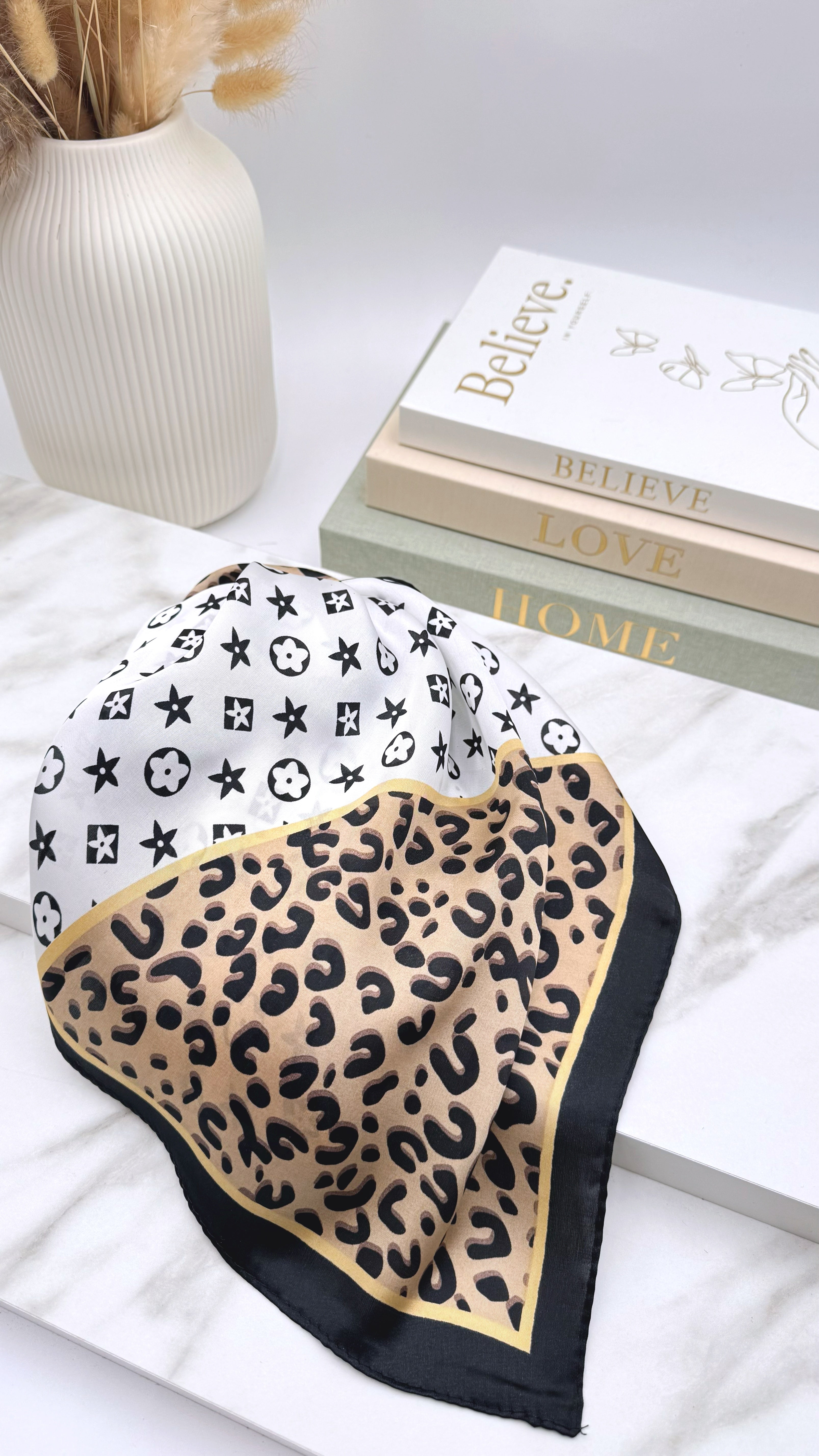 Kleines Halstuch Leo Flower *Weiß*