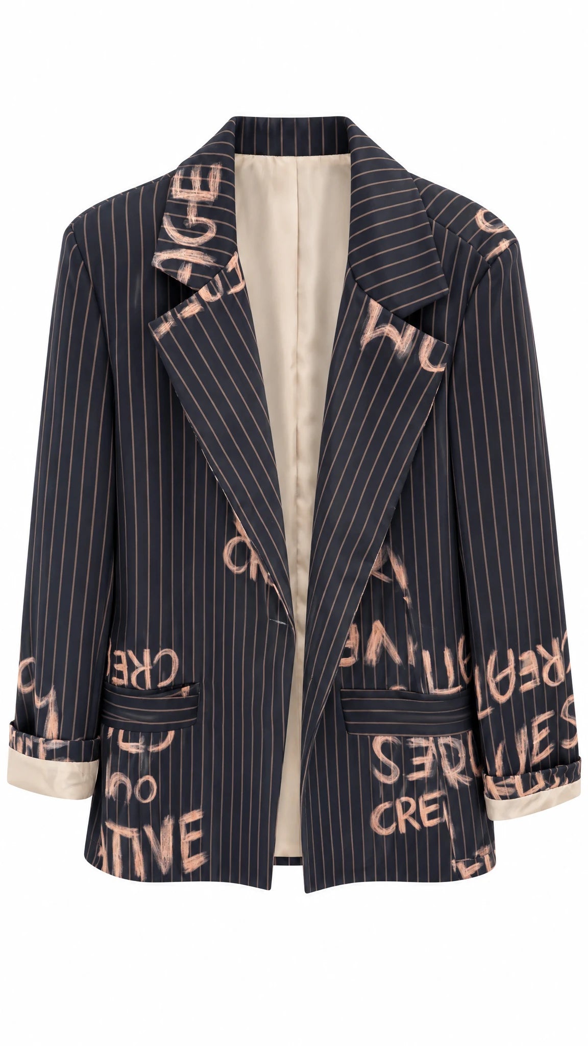 Nadelstreifen-Blazer mit aufgedrucktem Schriftzug, Reverskragen und aufgesetzter Tasche auf einem Kleiderbügel