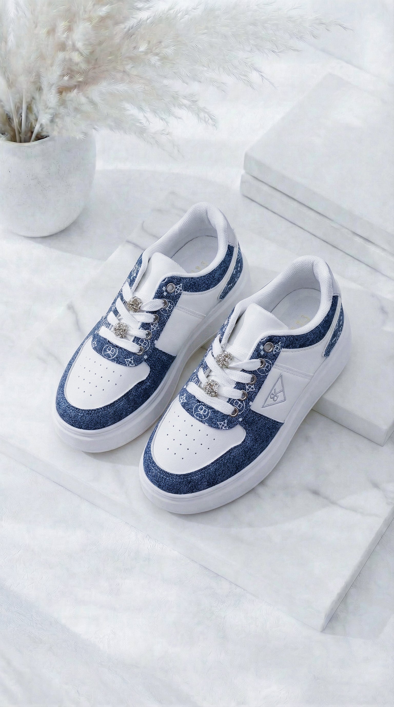 Sneaker Jeans Symbols