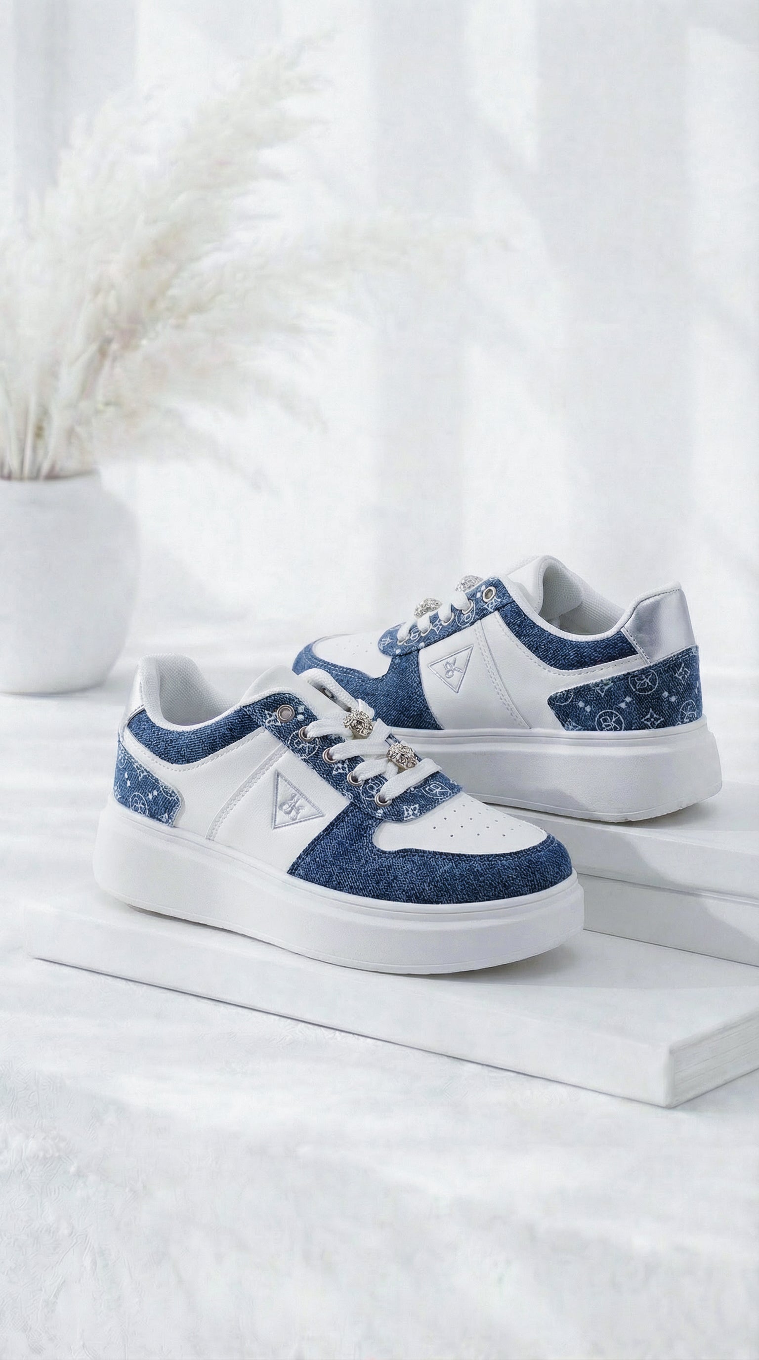 Sneaker Jeans Symbols