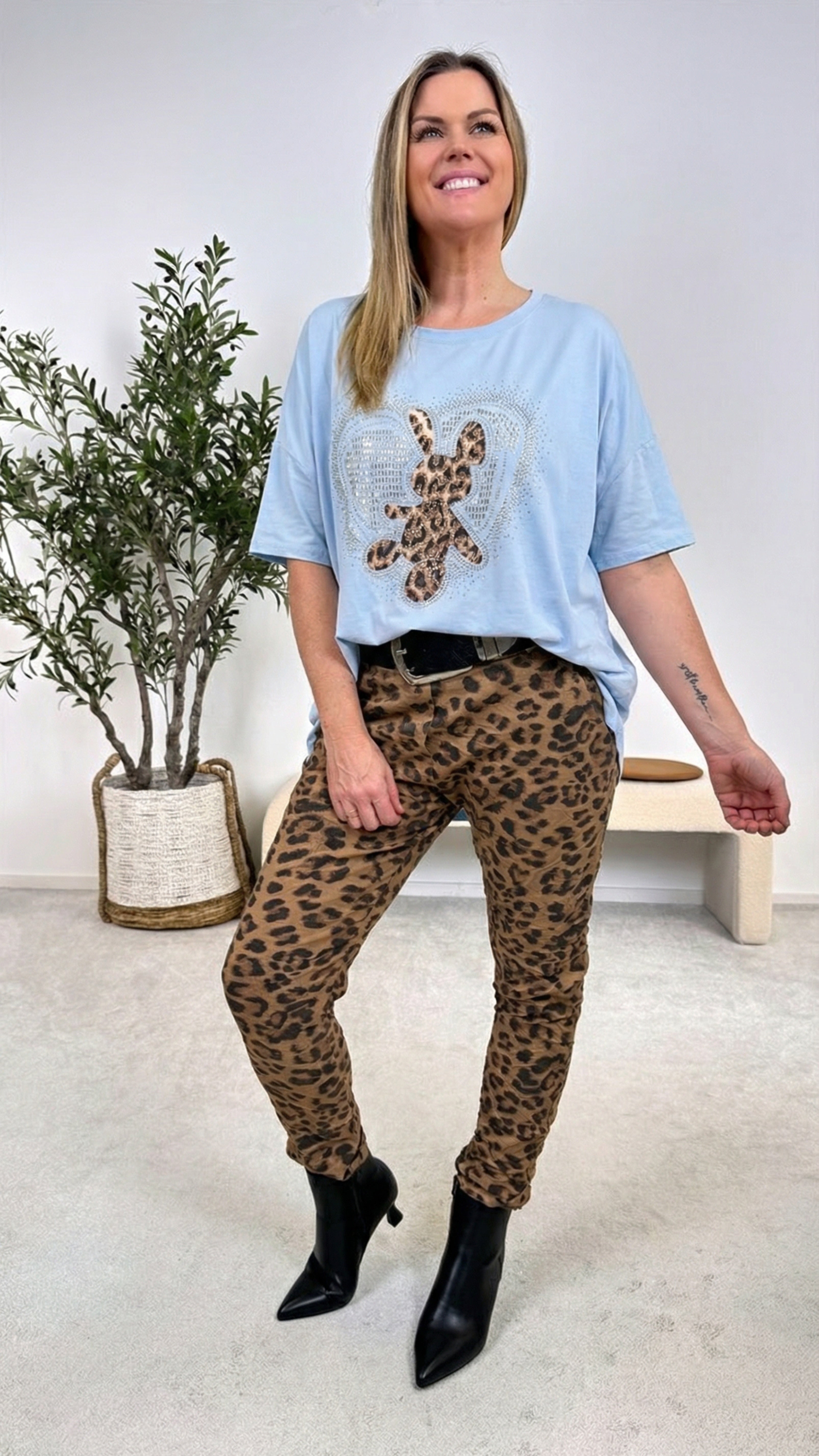 T-Shirt Wild Rabbit *Blau*