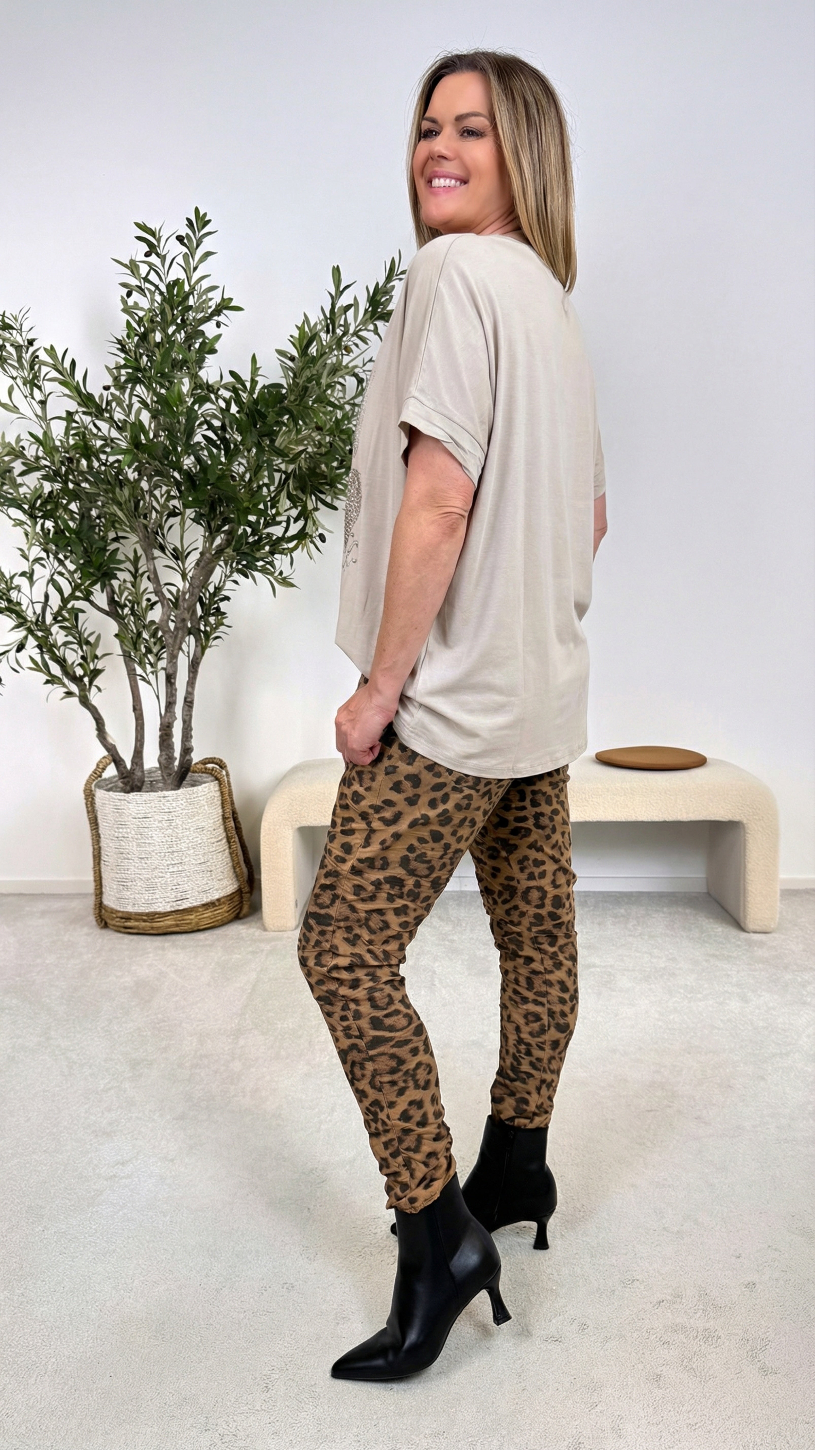 T-Shirt Queen of Hearts *Beige*