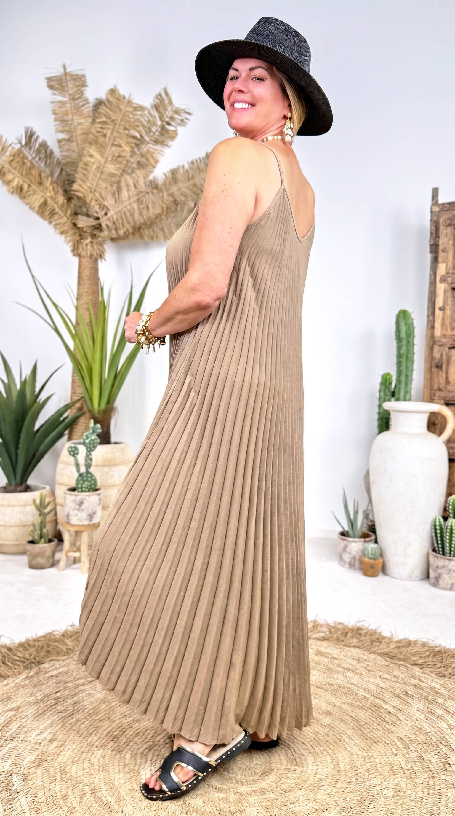 Langes Kleid Plissee Flow *Beige*