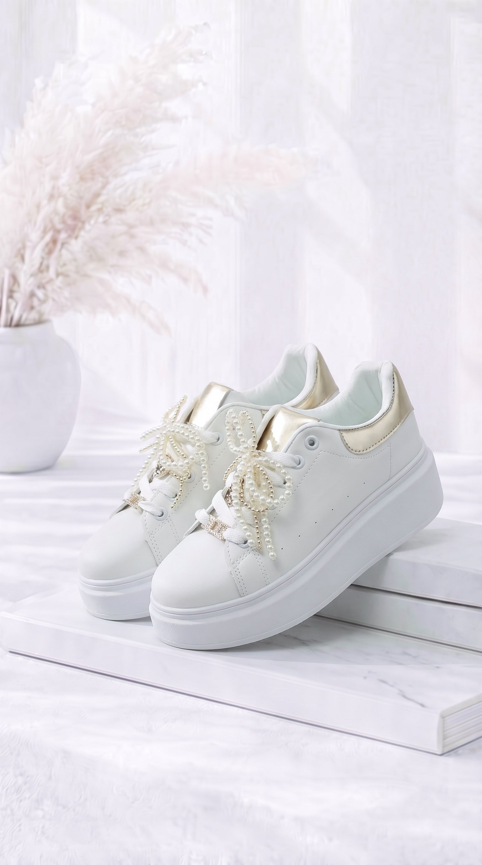 Sneaker Pearl Bow